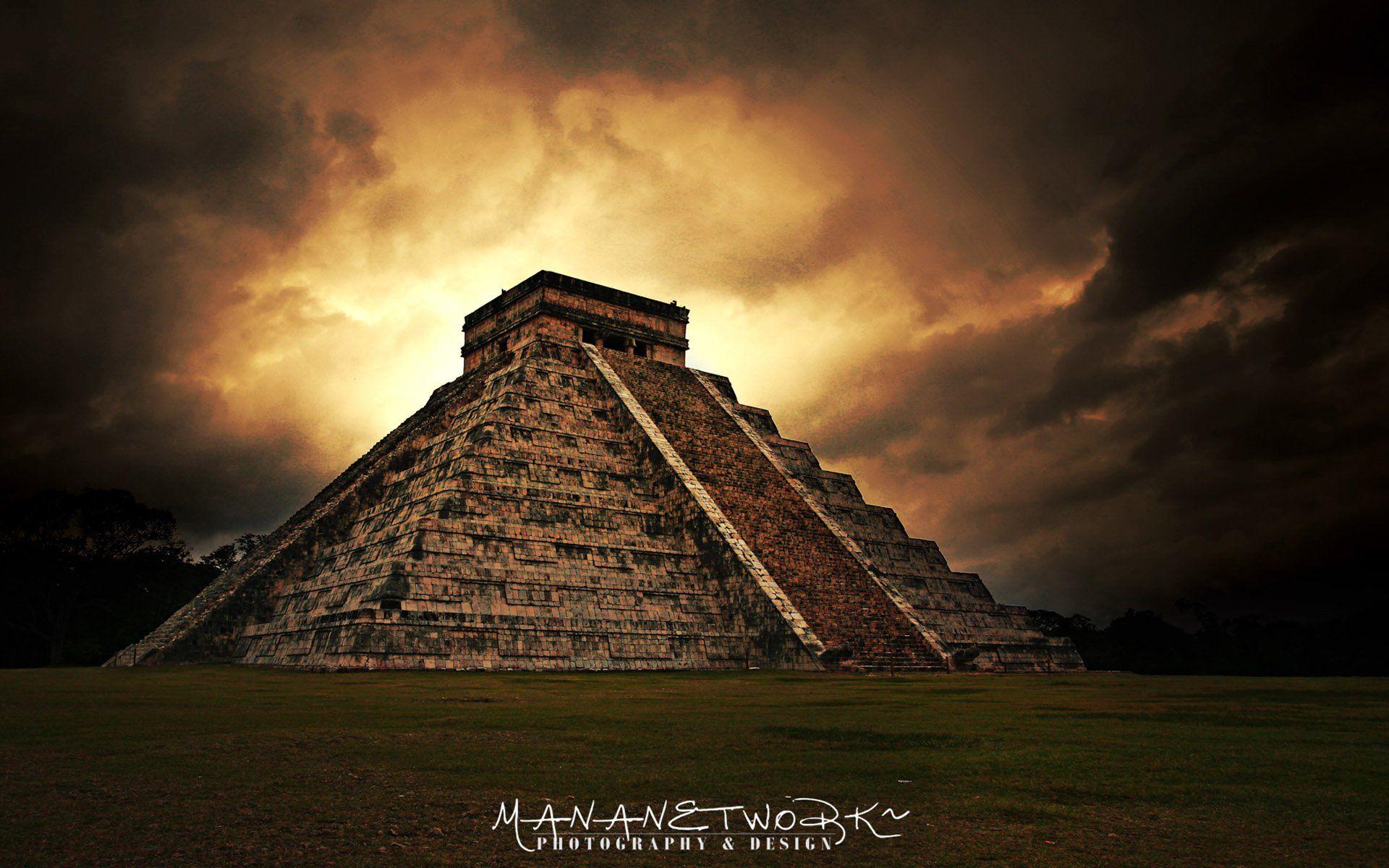 El Castillo In Chichen Itza Wallpapers