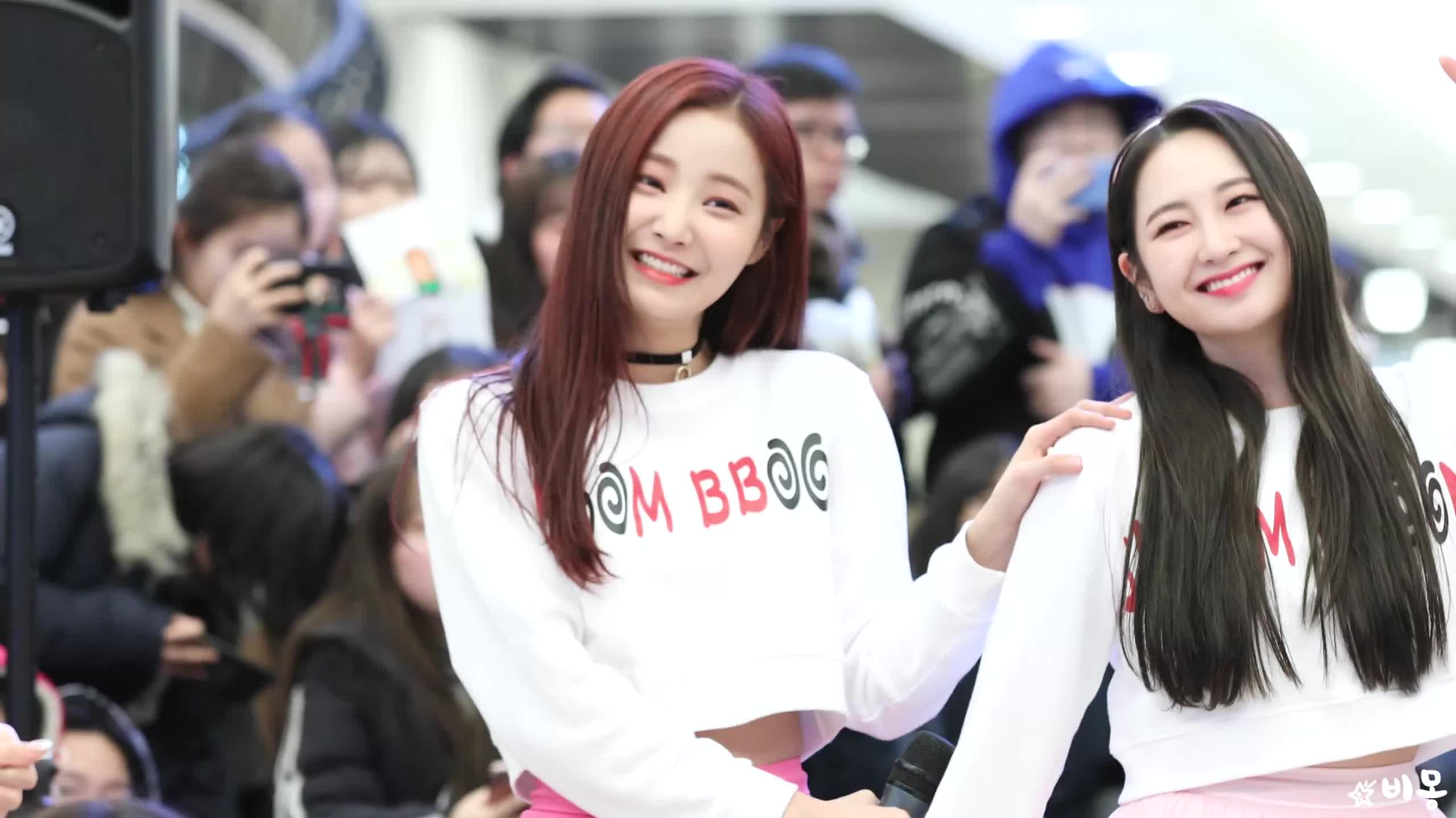 Yeonwoo GIF