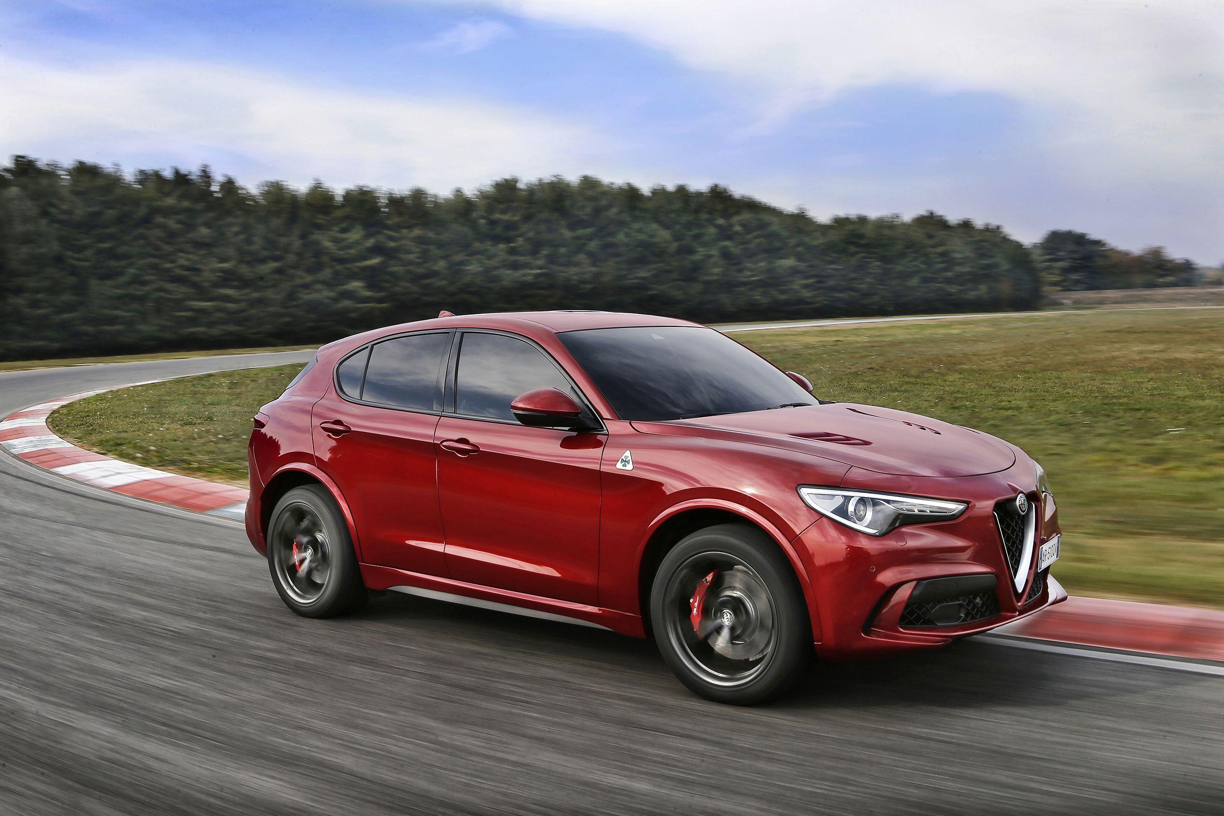 2018 Alfa Romeo Stelvio Quadrifoglio: specs and pics