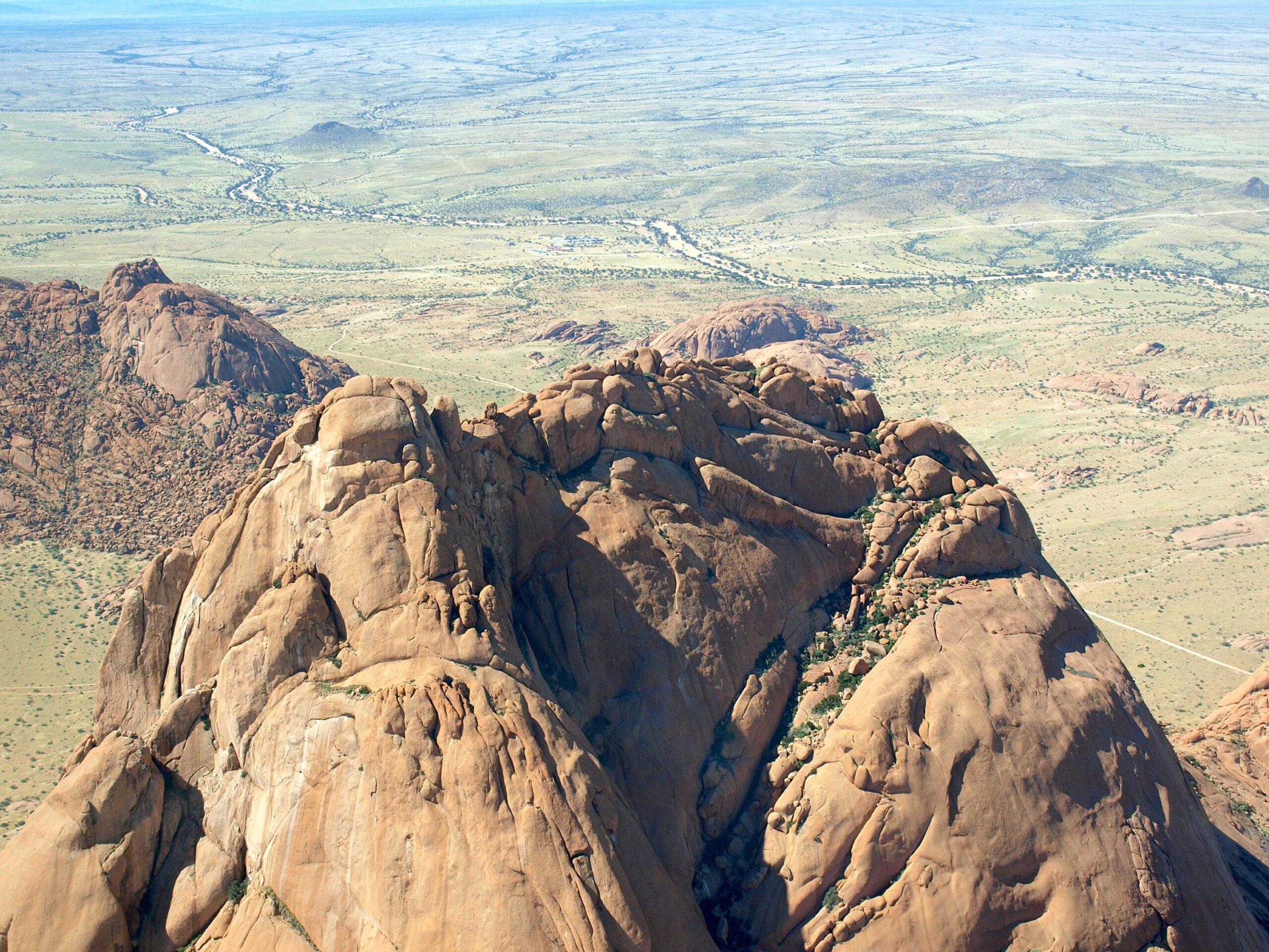 File:Spitzkoppe Luftaufnahme