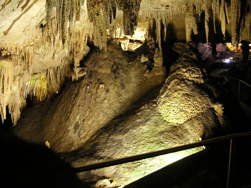 File:Mammoth Cave National Park 002