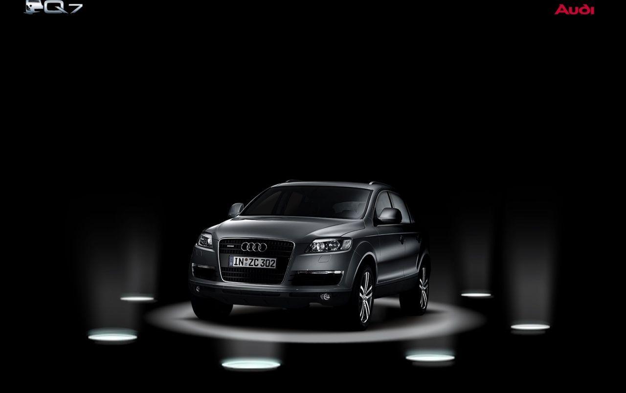 Audi Q7 on stage wallpapers