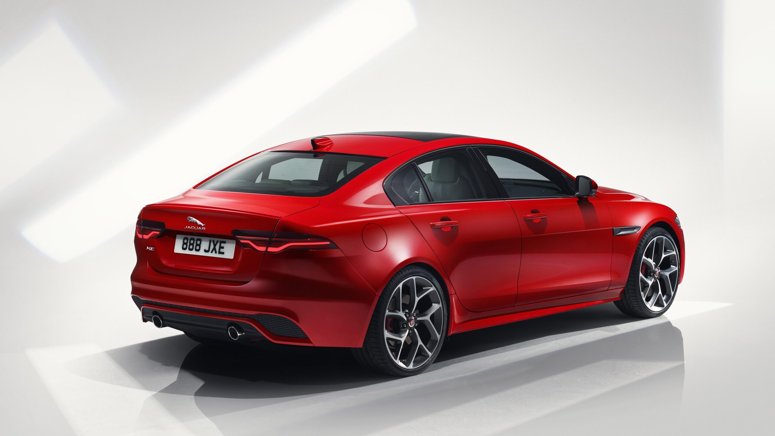 Jaguar XE R