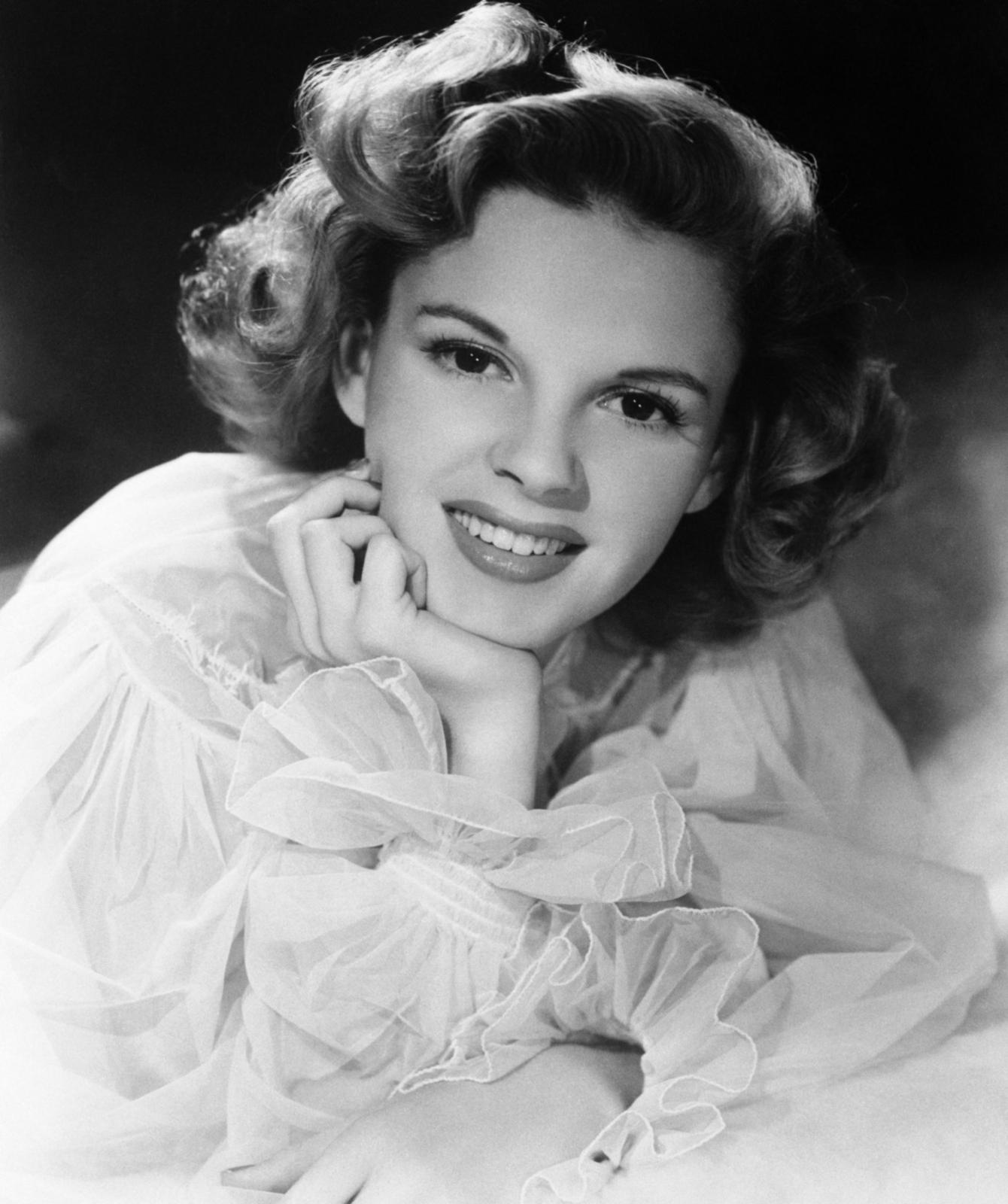 Judy Garland photo 21 of 52 pics, wallpapers