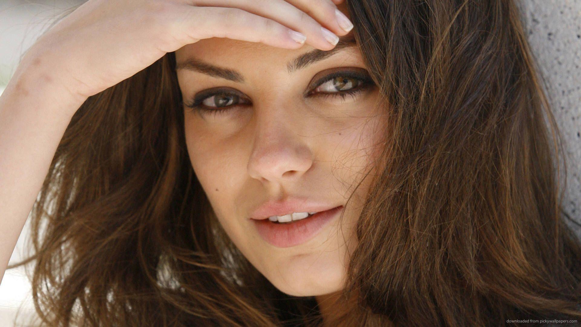 Download Mila Kunis Wallpapers