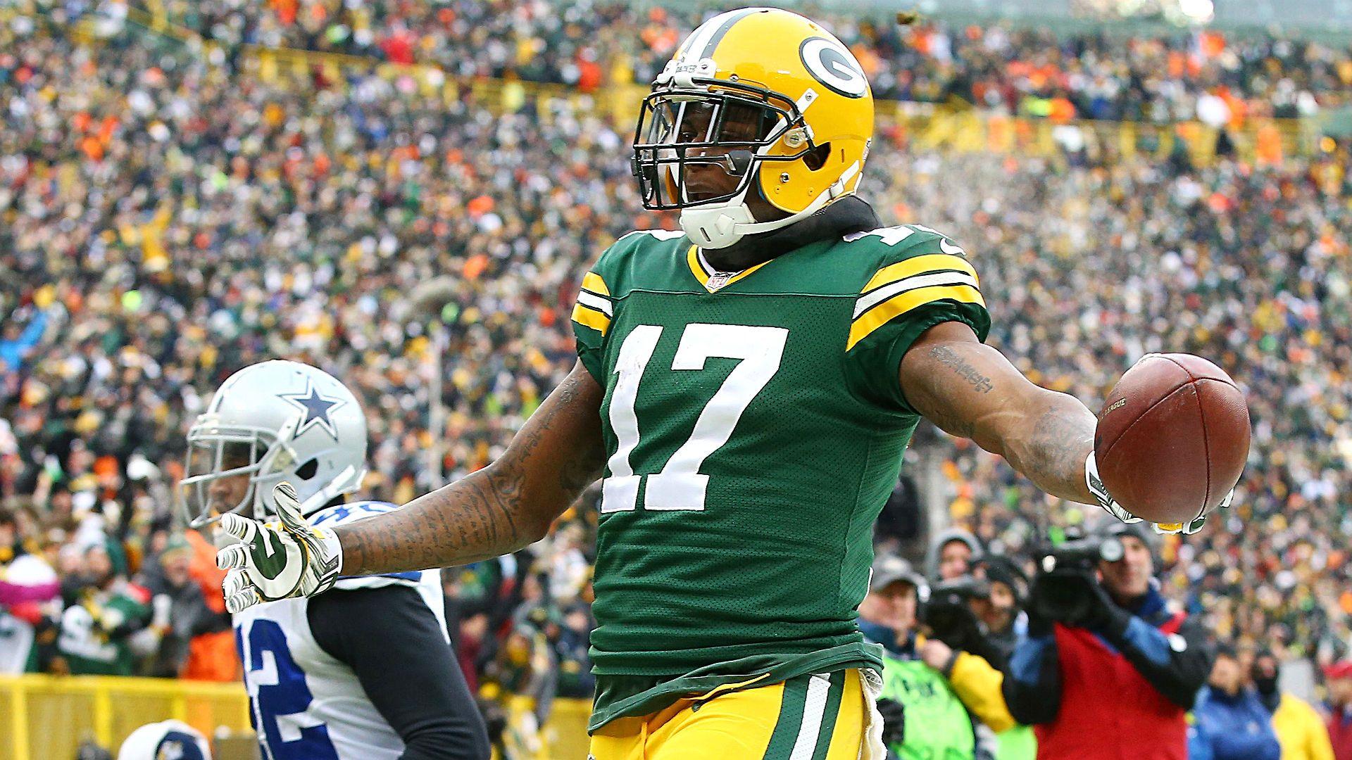 Davante Adams is good at football, may be even better at dunking