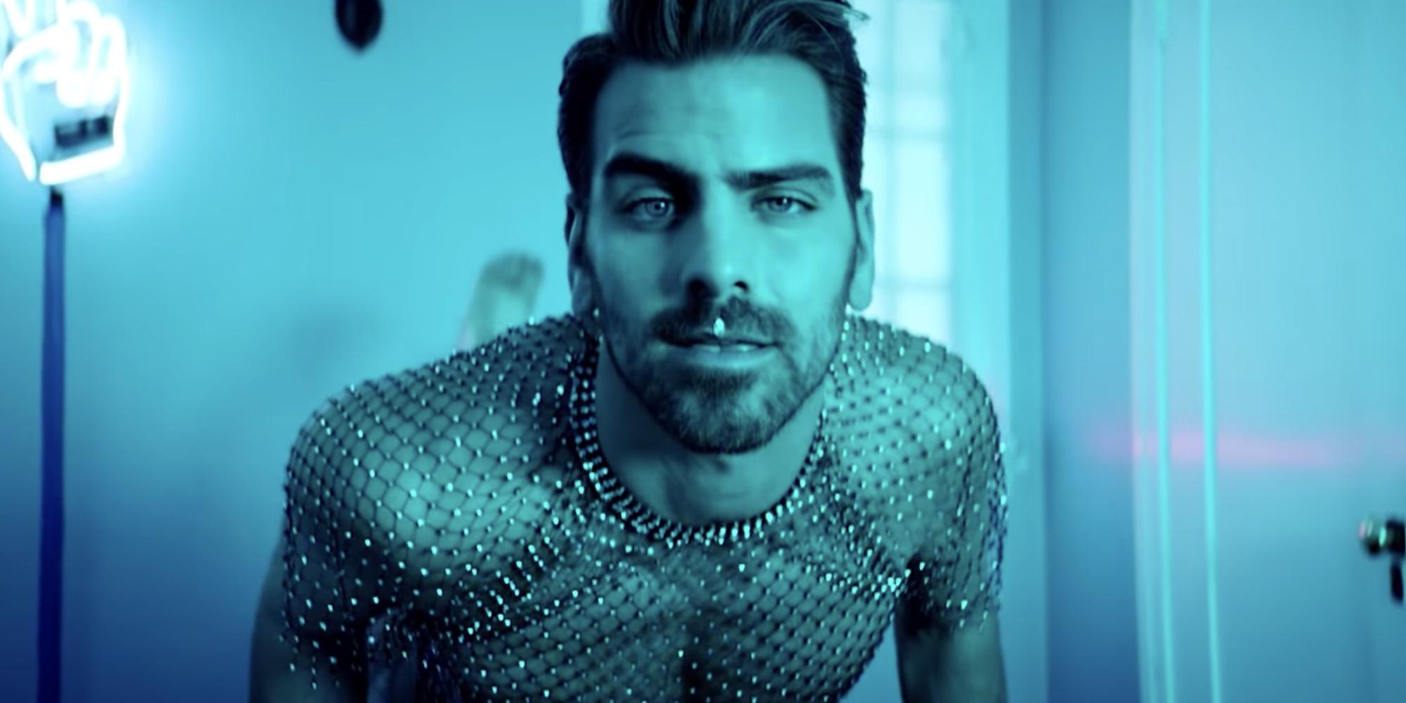 Nyle DiMarco Creates ASL Music Video for ‘7 Rings’