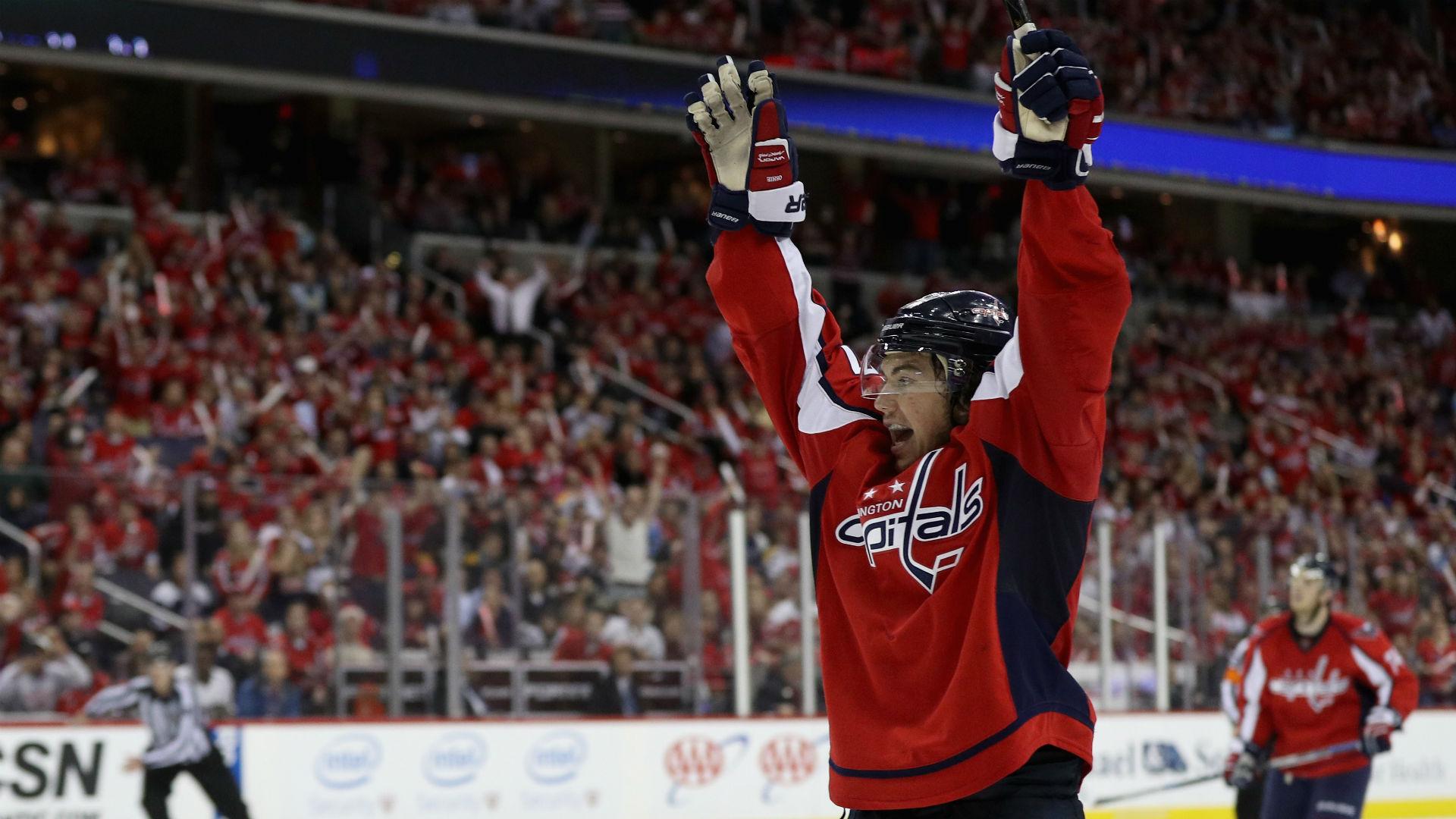 NHL free agency: T.J. Oshie staying with Capitals on new 8