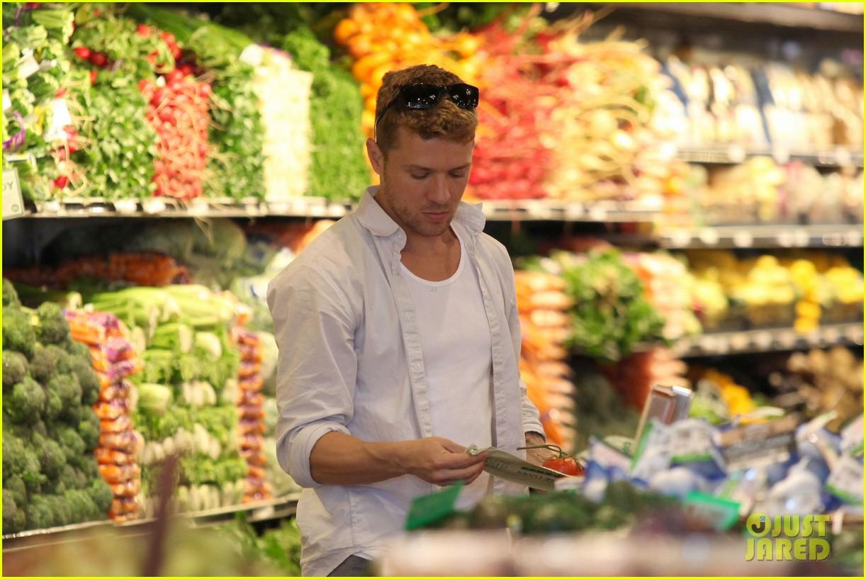 Ryan Phillippe image Ryan Phillippe & Ava: Whole Foods Stop HD