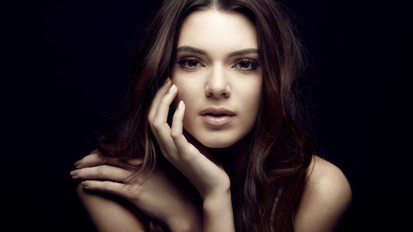 21 Gorgeous HD Kendall Jenner Wallpapers