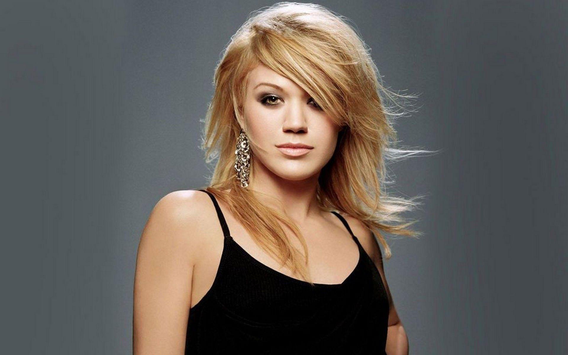 Kelly Clarkson Choppy Layered Haircuts