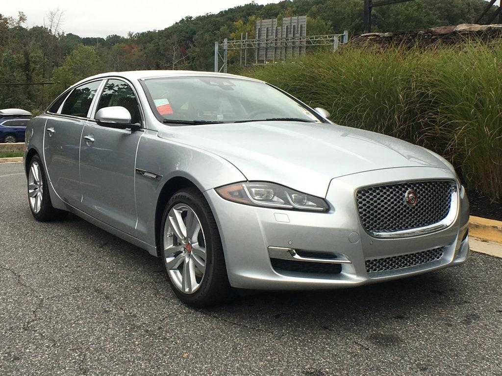 2019 Jaguar XE Top Image