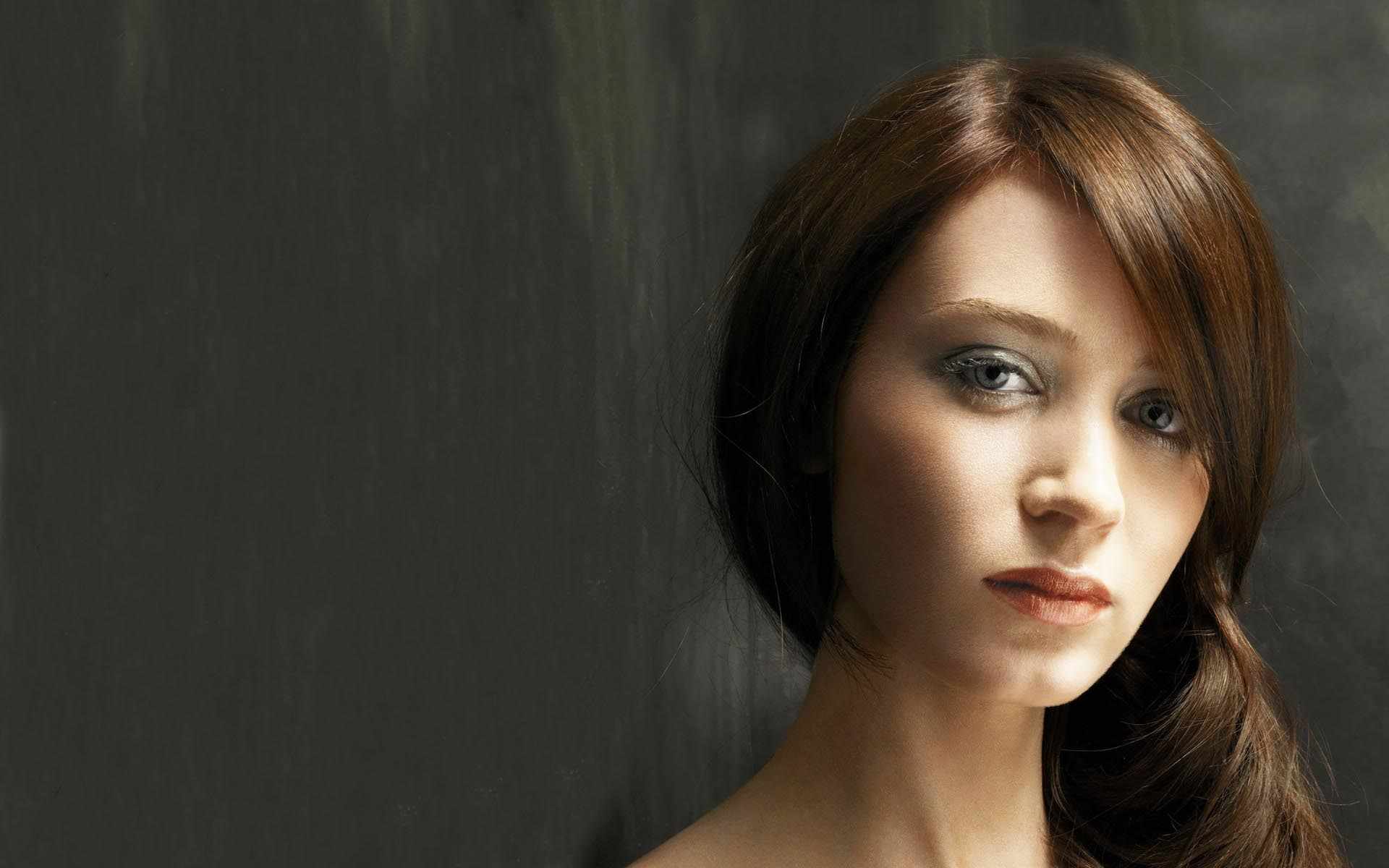 Emily Blunt HD Wallpapers