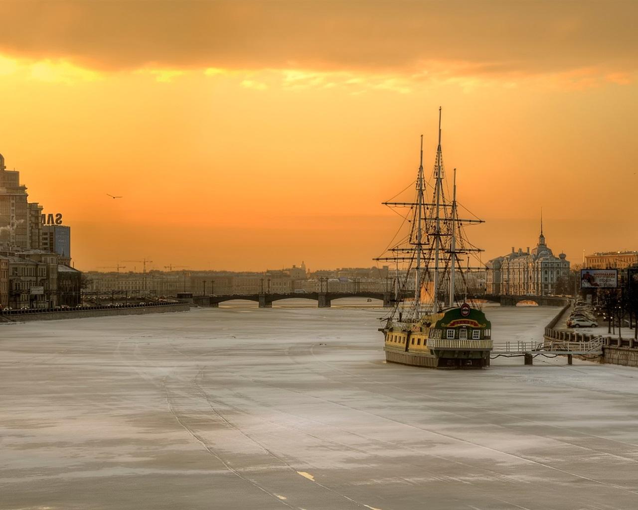 Wallpapers St. Petersburg, Russia, morning, city, river, boat, house