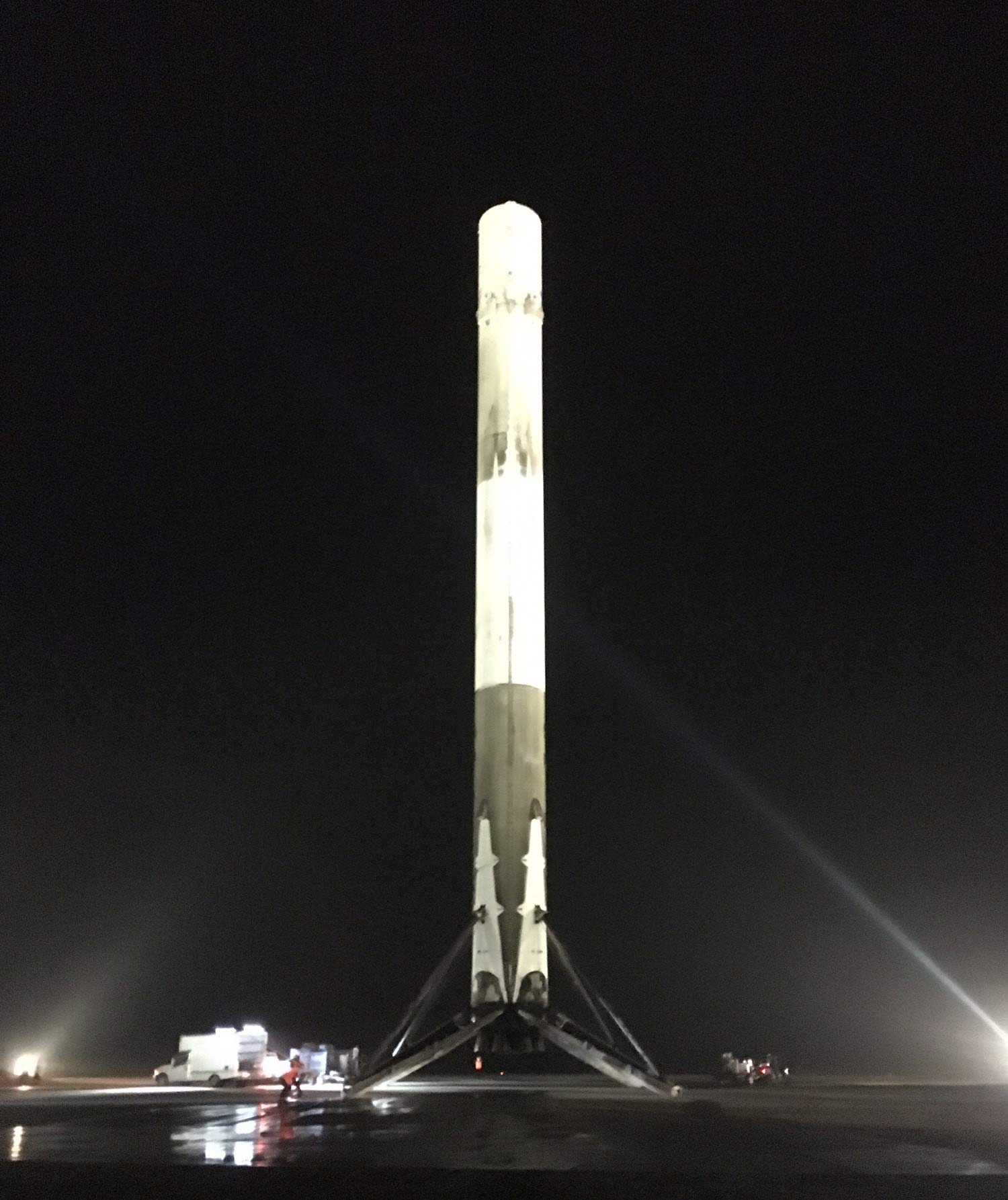 Gallery of SpaceX photos of the December 2015 Falcon 9 rocket landing