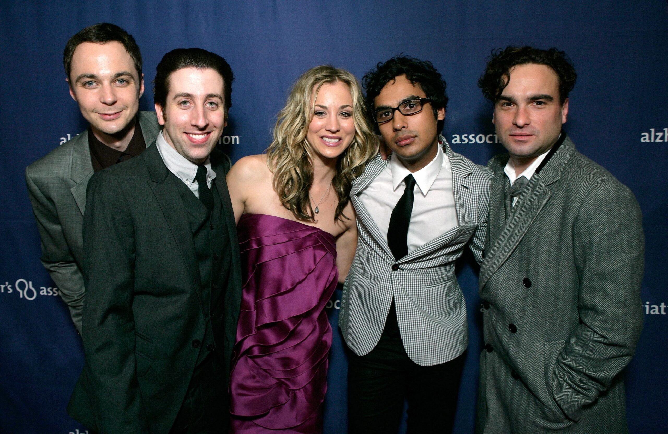 Download wallpapers johnny galecki, jim parsons, kaley