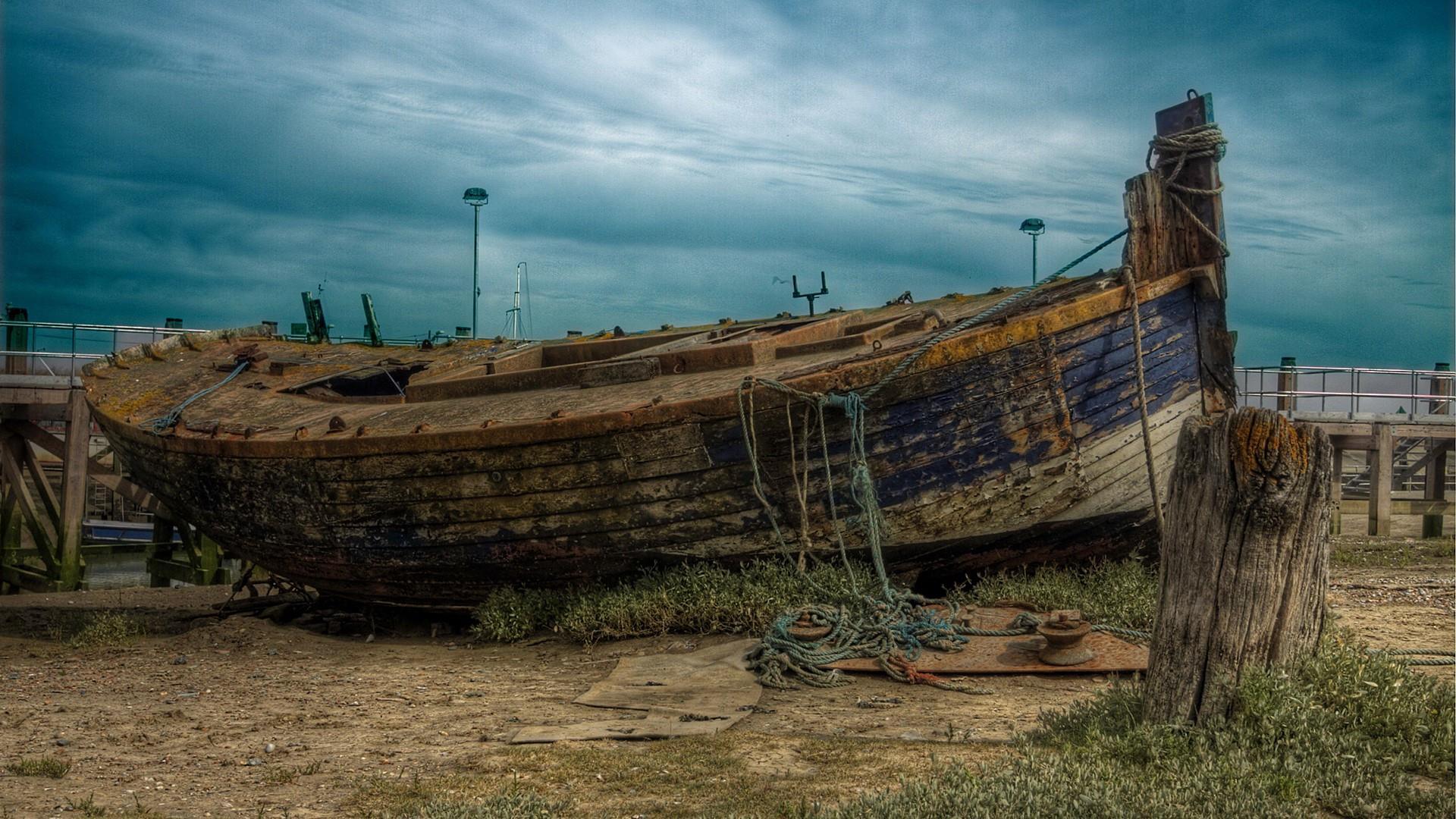 Abandoned Ships In Desert, Uzbekistan Wallpapers