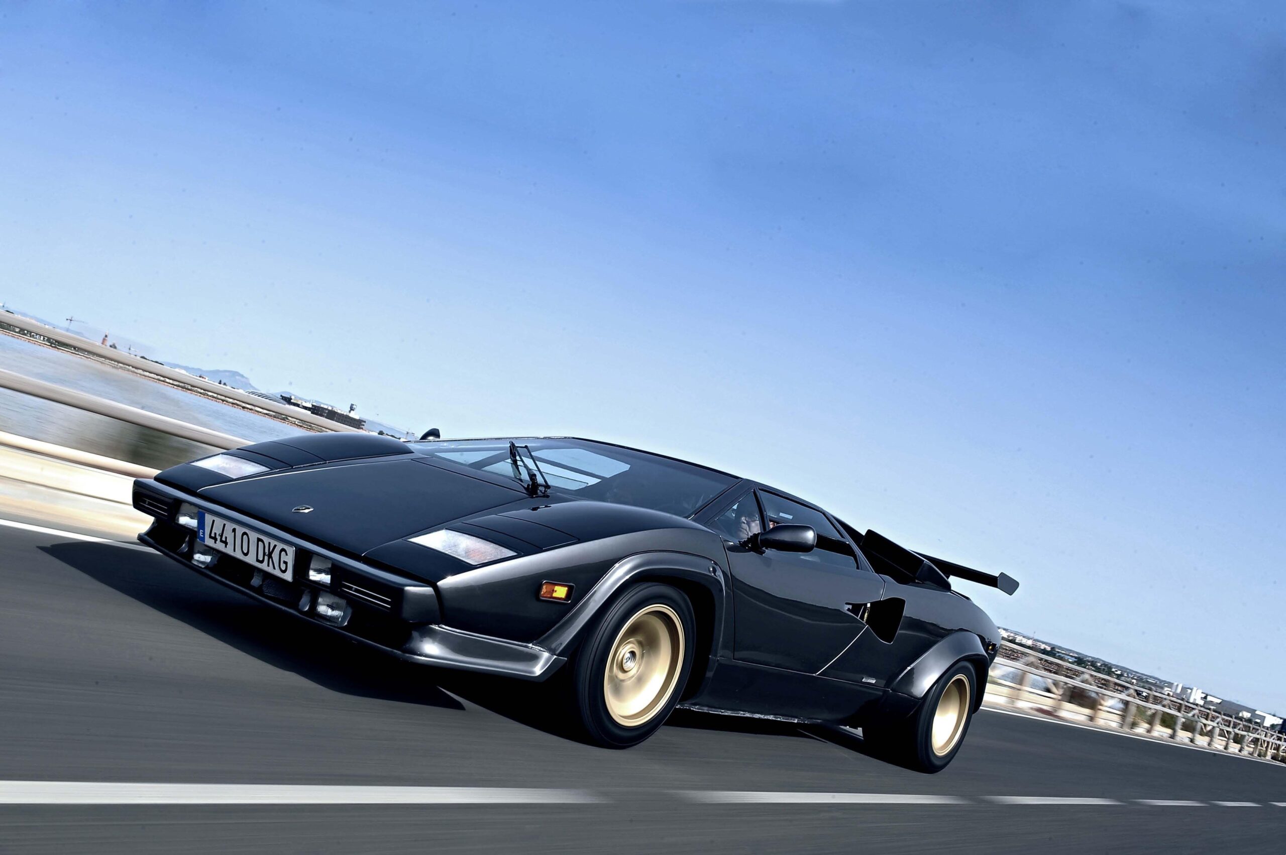 12 Lamborghini Countach HD Wallpapers