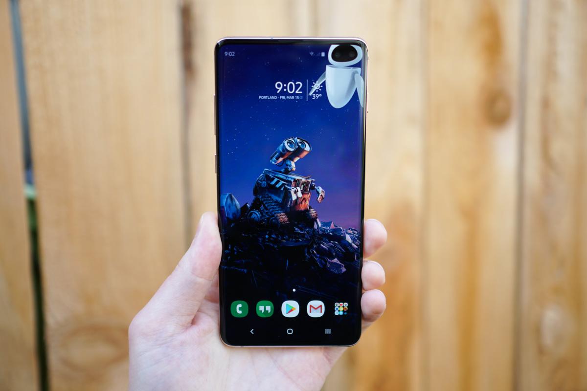 You Need These Wallpapers That Embrace Your Galaxy S10 Display