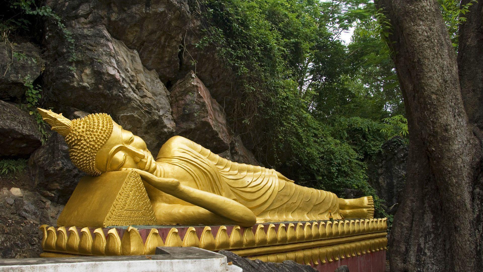 reclining buddha in laos Wallpapers