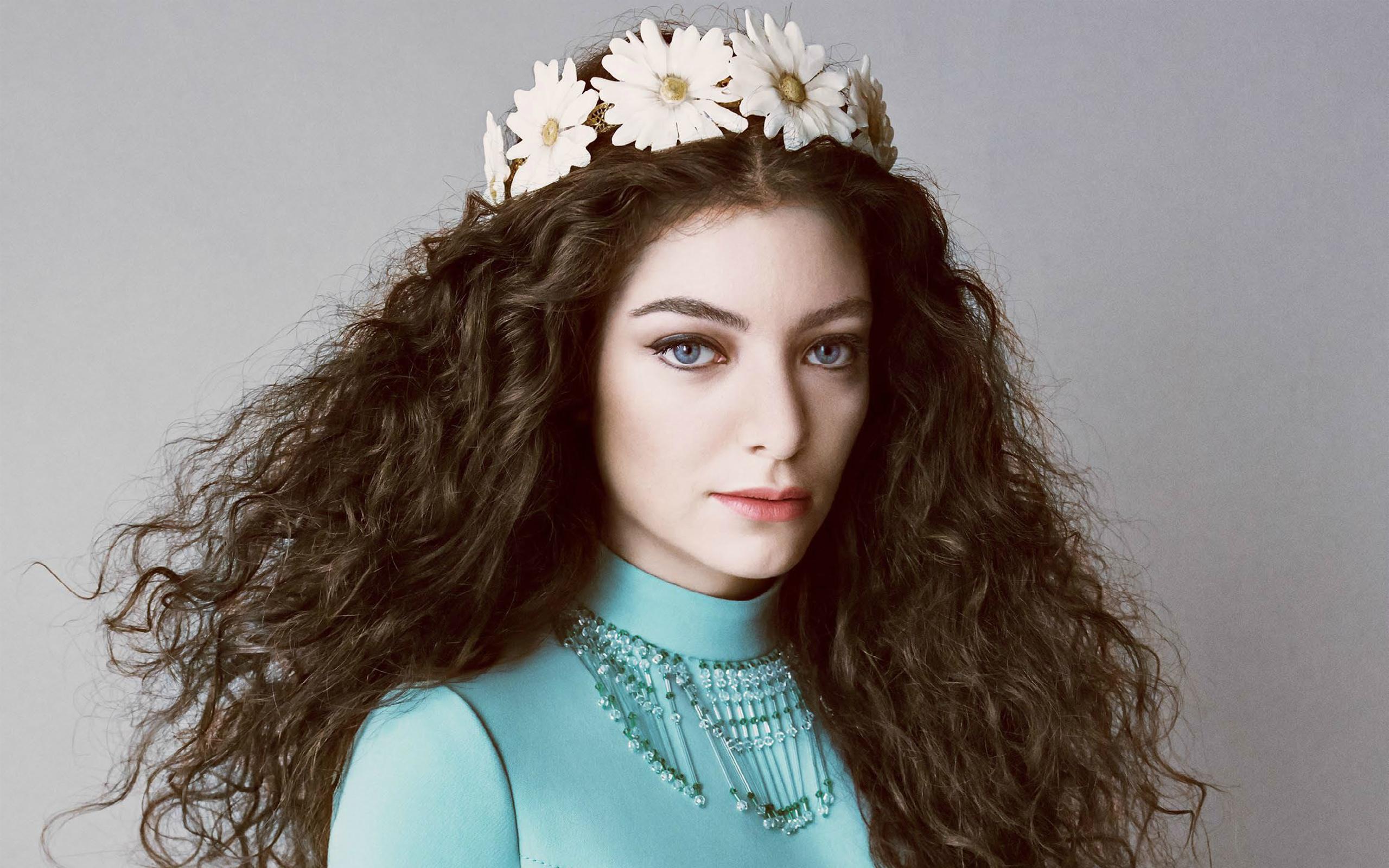 21 Gorgeous HD Lorde Wallpapers