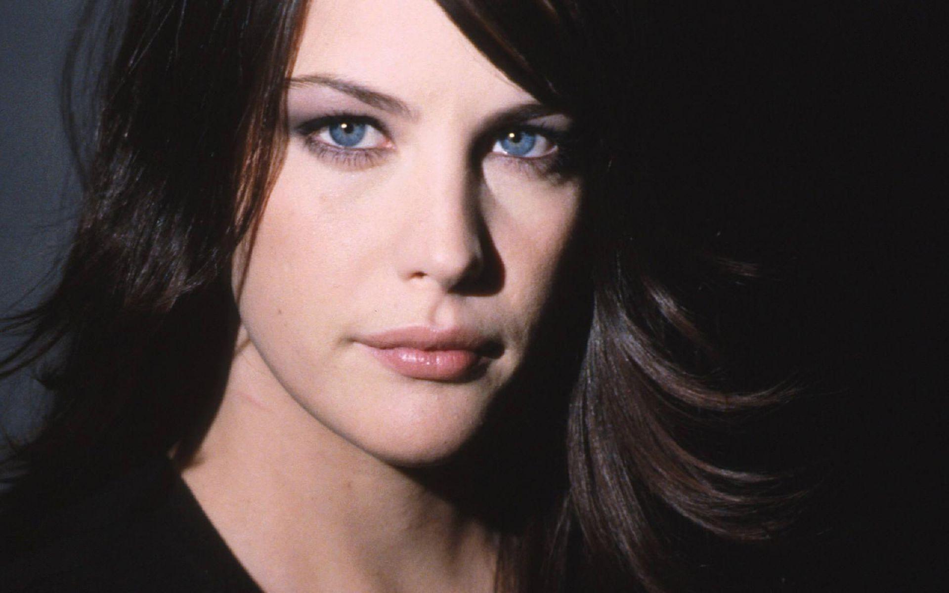 J2495 Liv Tyler Wallpapers and Pictures