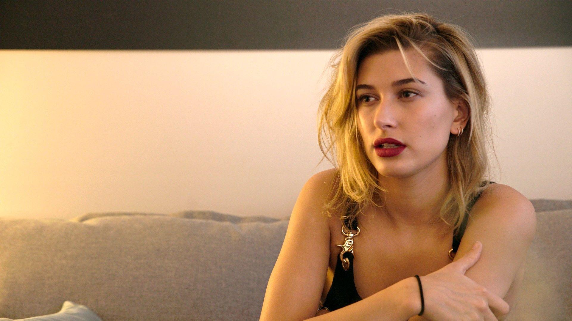 Hailey Baldwin Wallpapers 12