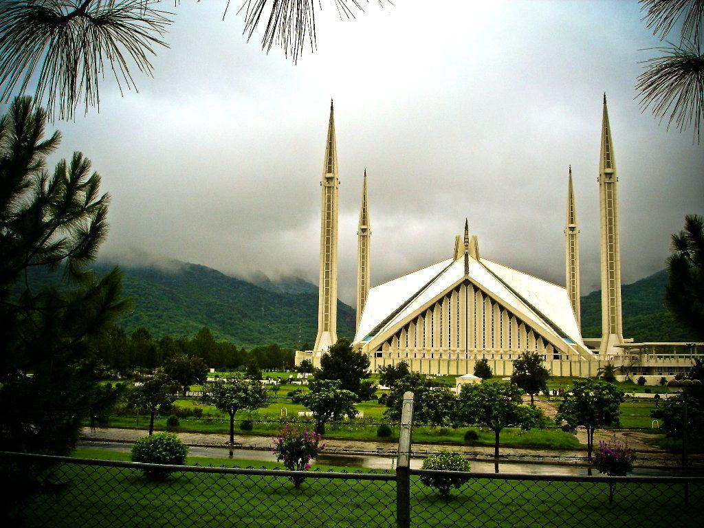 Independence Day Wallpapers with Moon and Star Pakistan