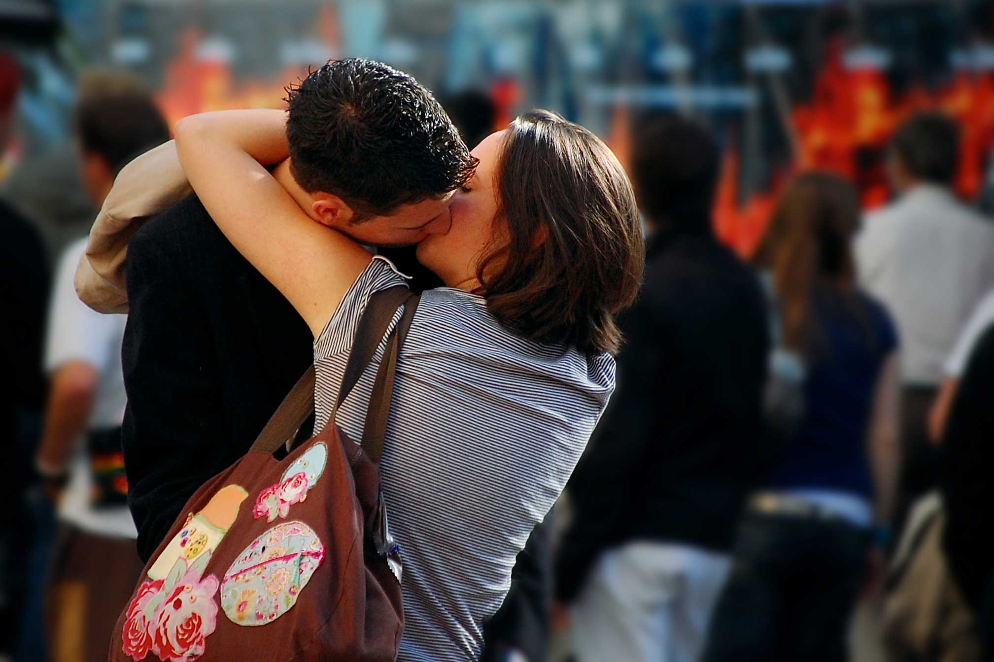 18+ Kissing Pictures Of love Couple