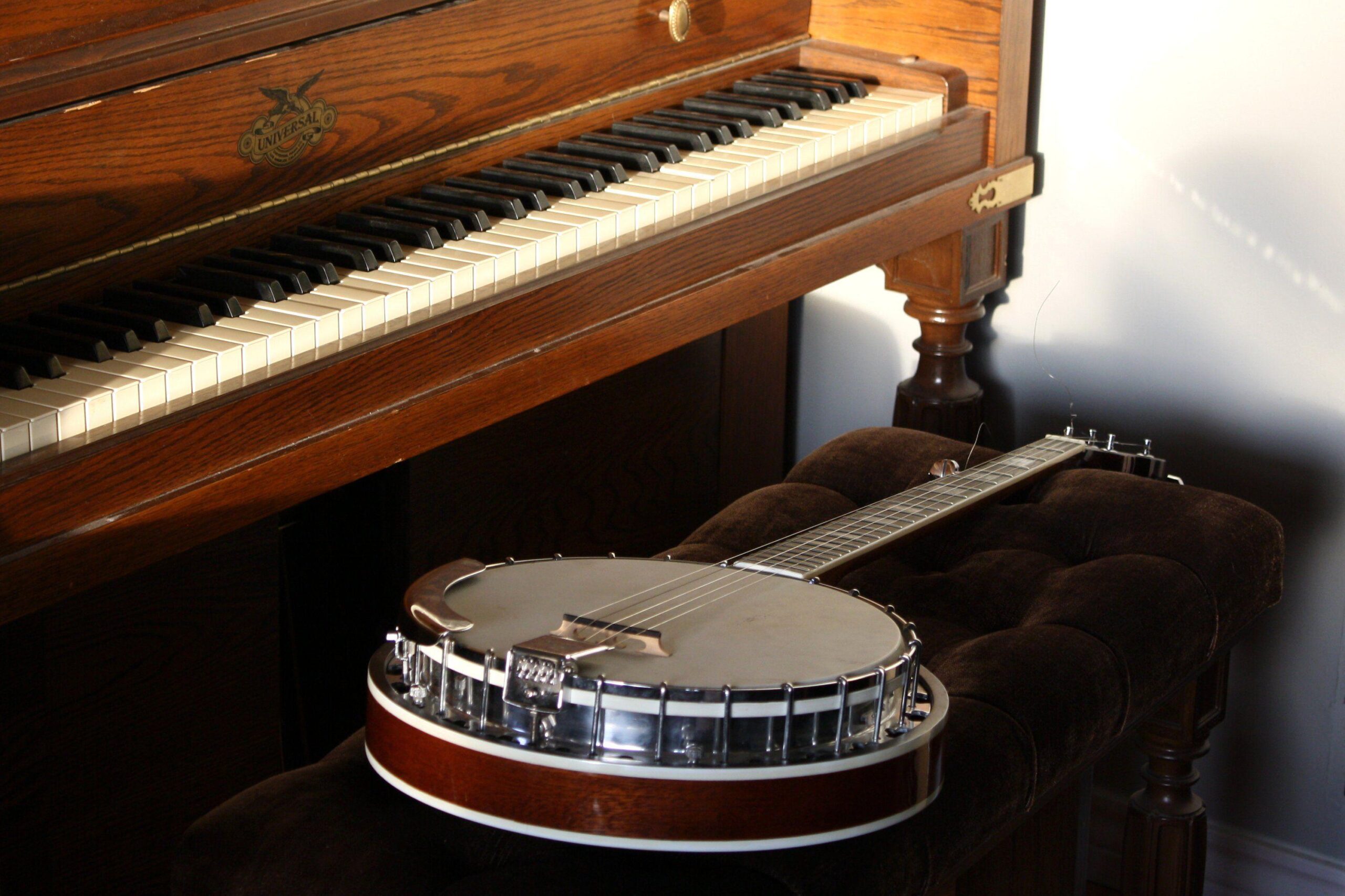 Piano and Banjo Picture