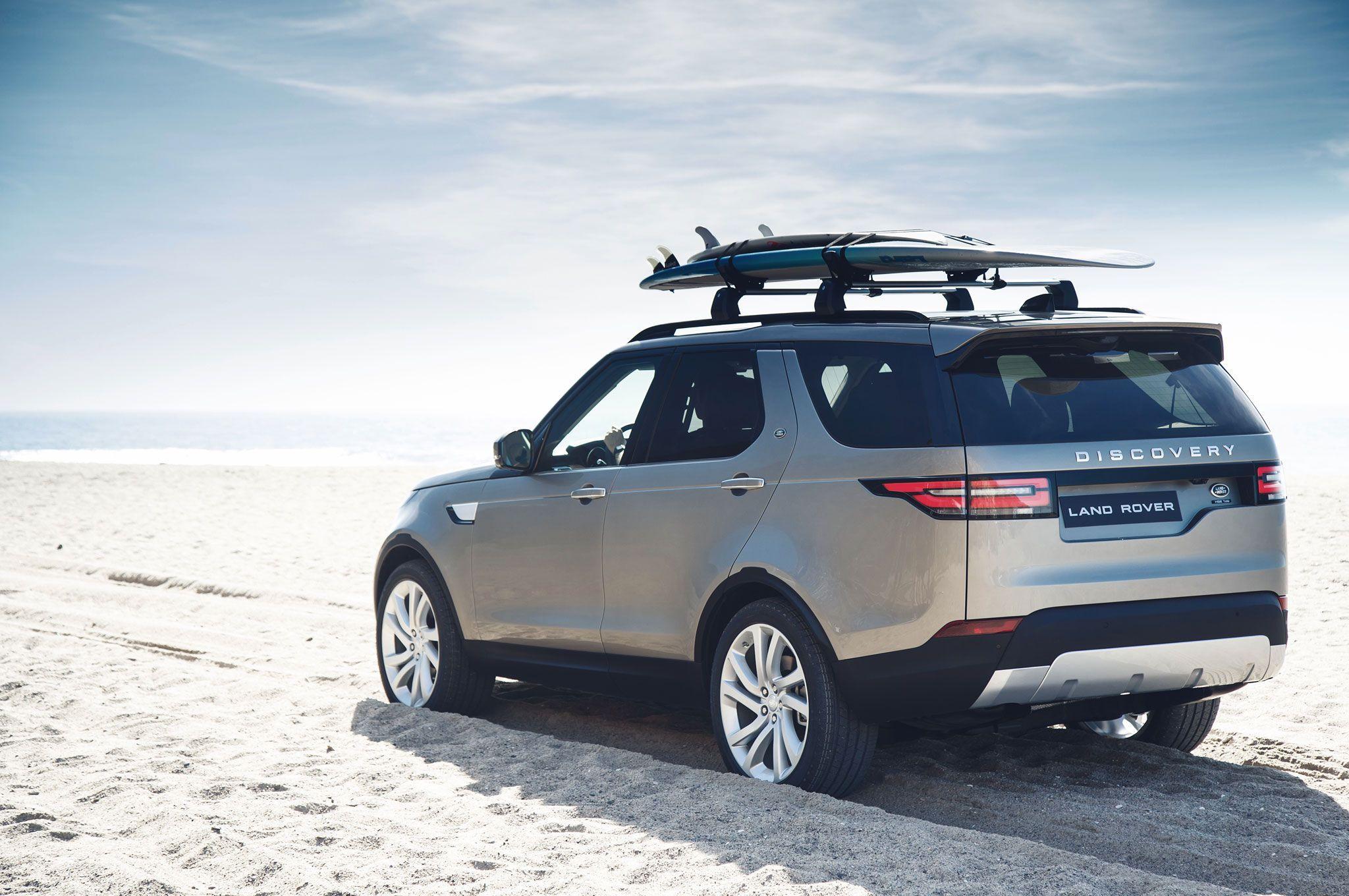 2017 Land Rover Discovery Takes Center Stage at Los Angeles Auto Show