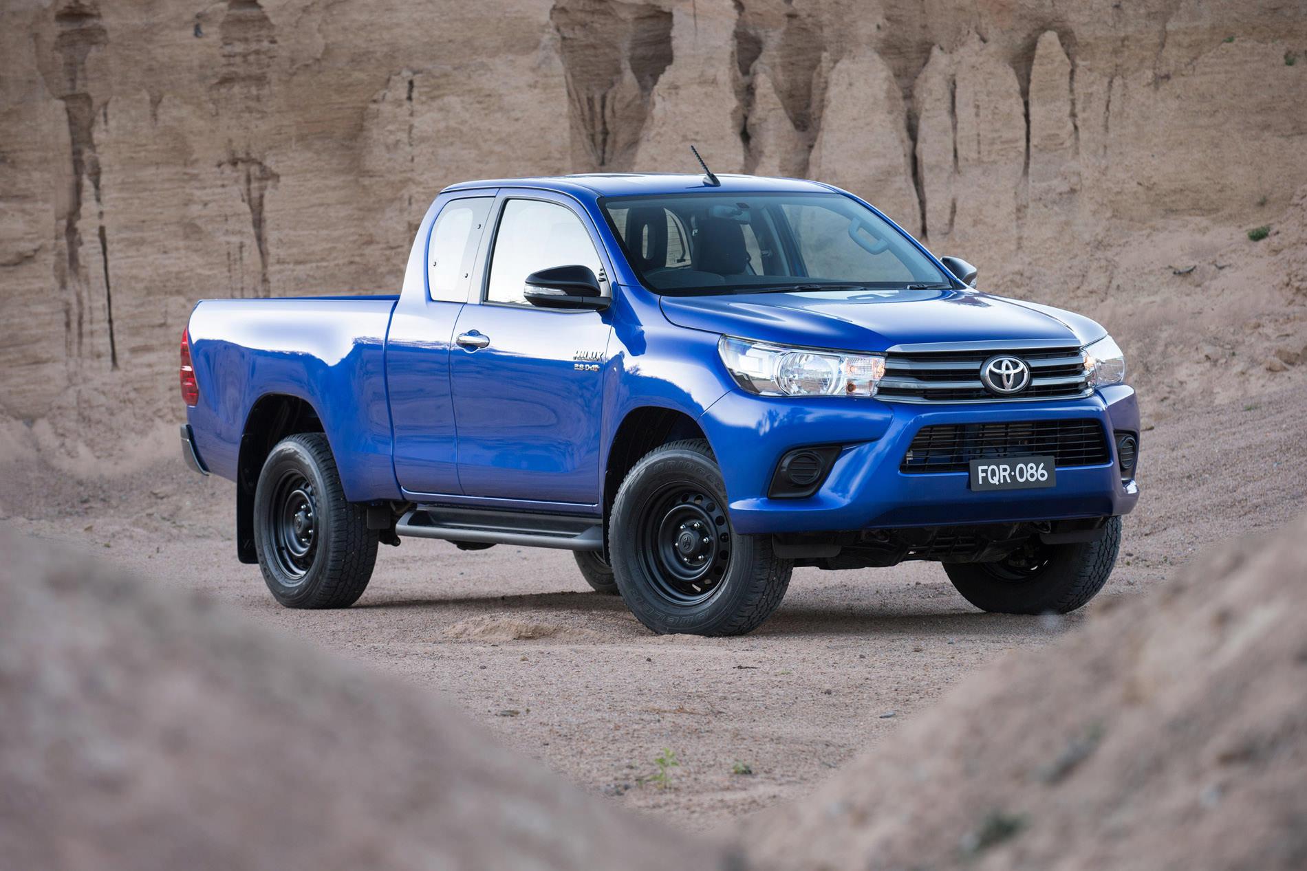 Toyota Hilux SW4 2017 Wallpapers