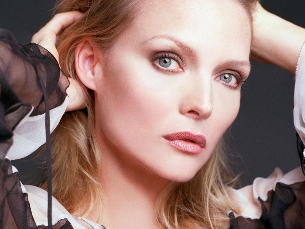 27 Michelle Pfeiffer Wallpapers