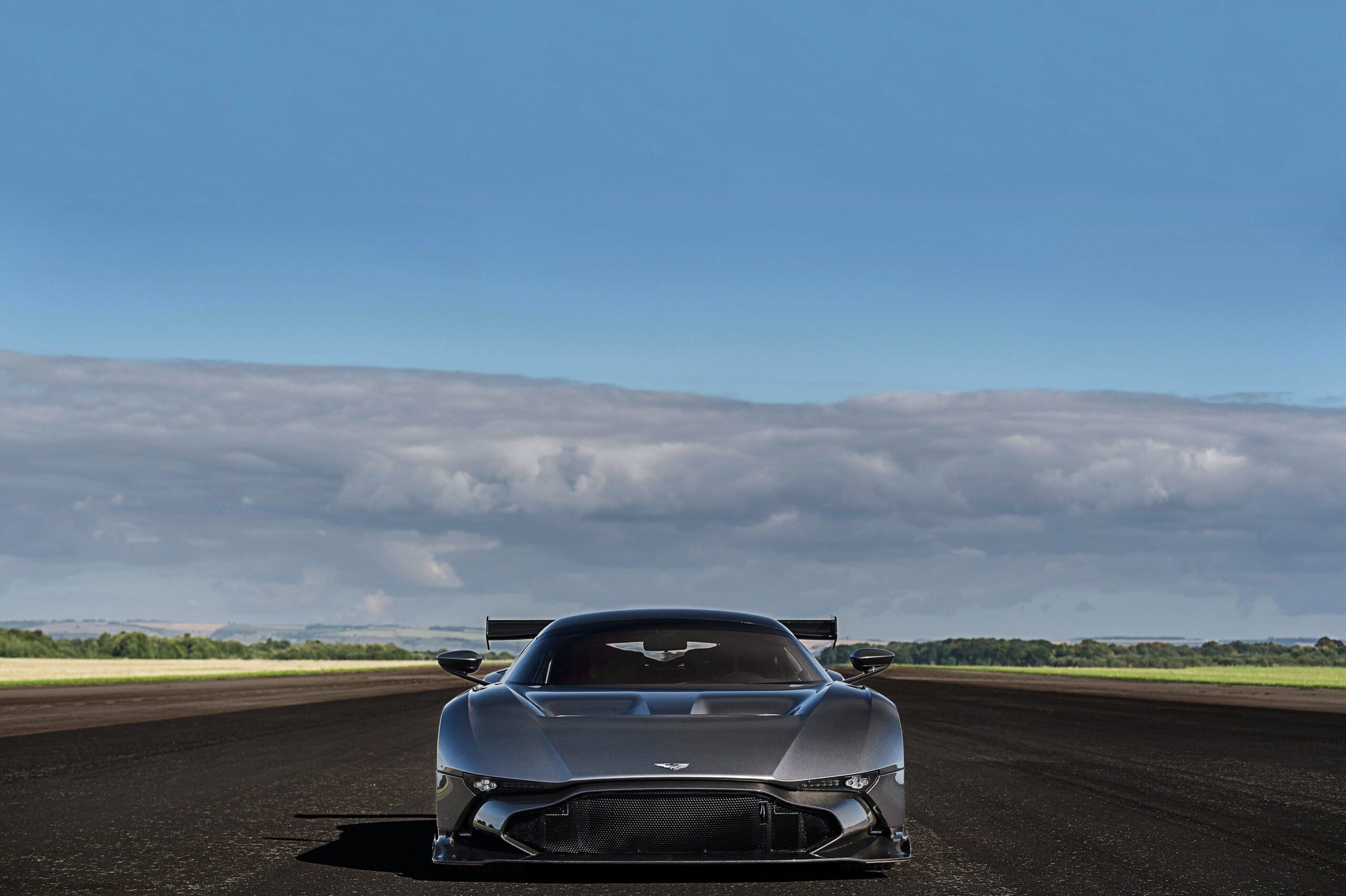 2016 Aston Martin Vulcan supercar wallpapers