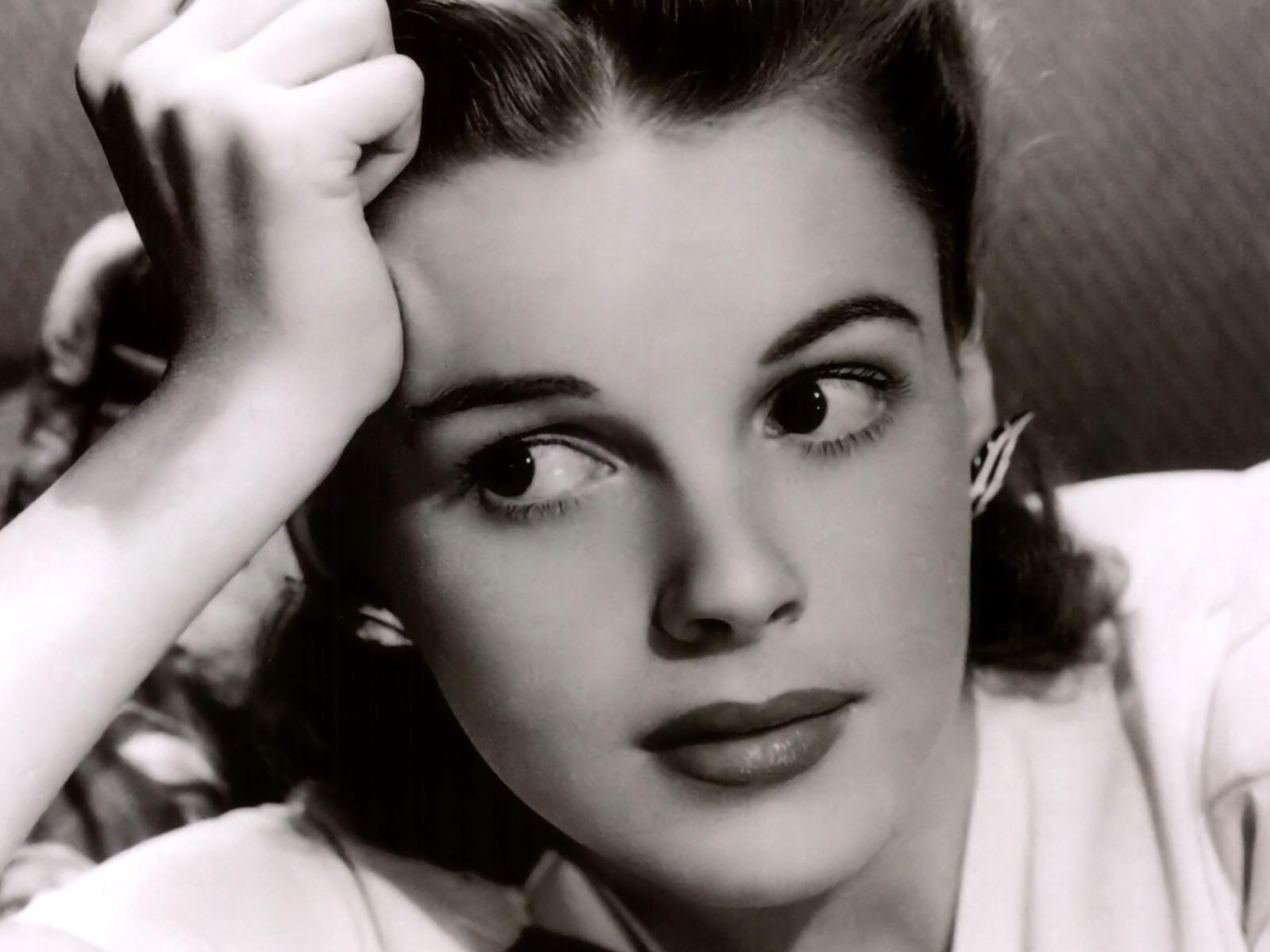 Gallery For > Judy Garland Wallpapers