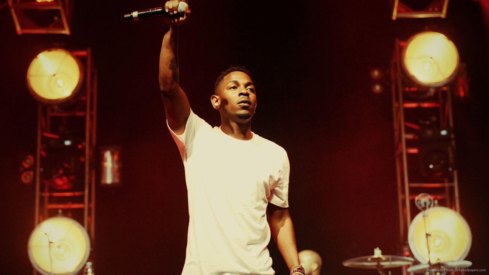 Download Kendrick Lamar With Mic Wallpapers