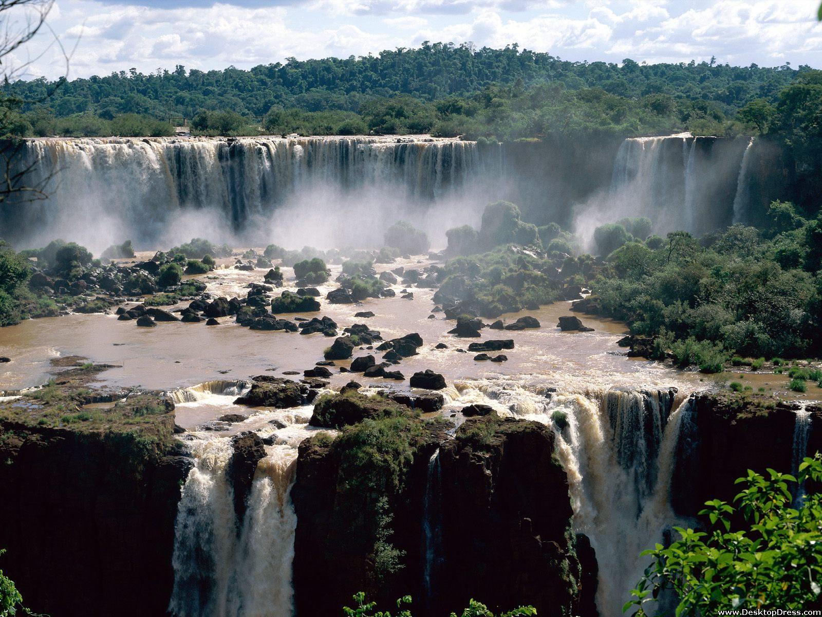 Desktop Wallpapers » Natural Backgrounds » Iguassu Falls, Brazil