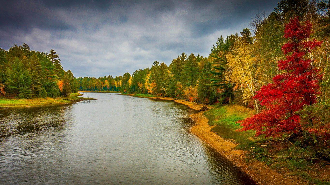 Autumn Riverbank State Park Hudson River In Manhattan County New