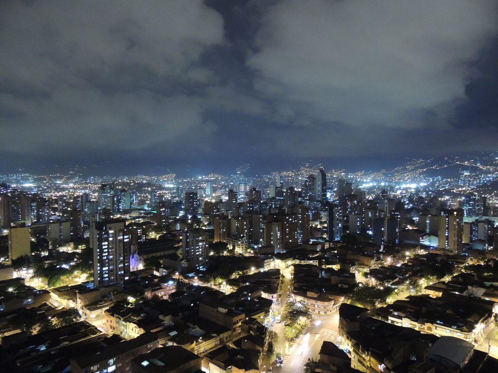 MEDELLÍN NOCTURNO