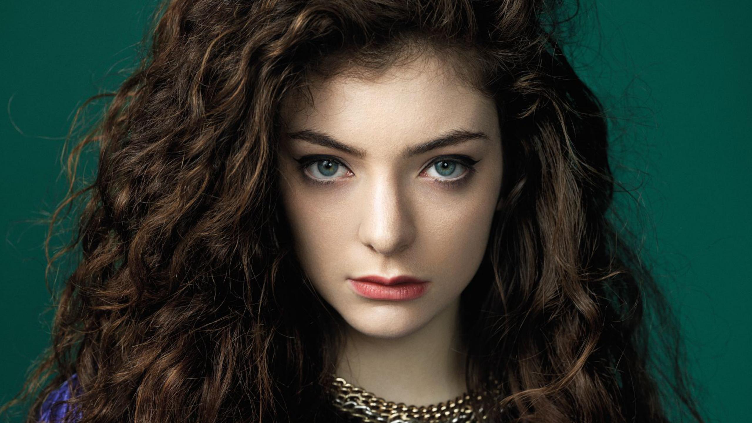 21 Gorgeous HD Lorde Wallpapers