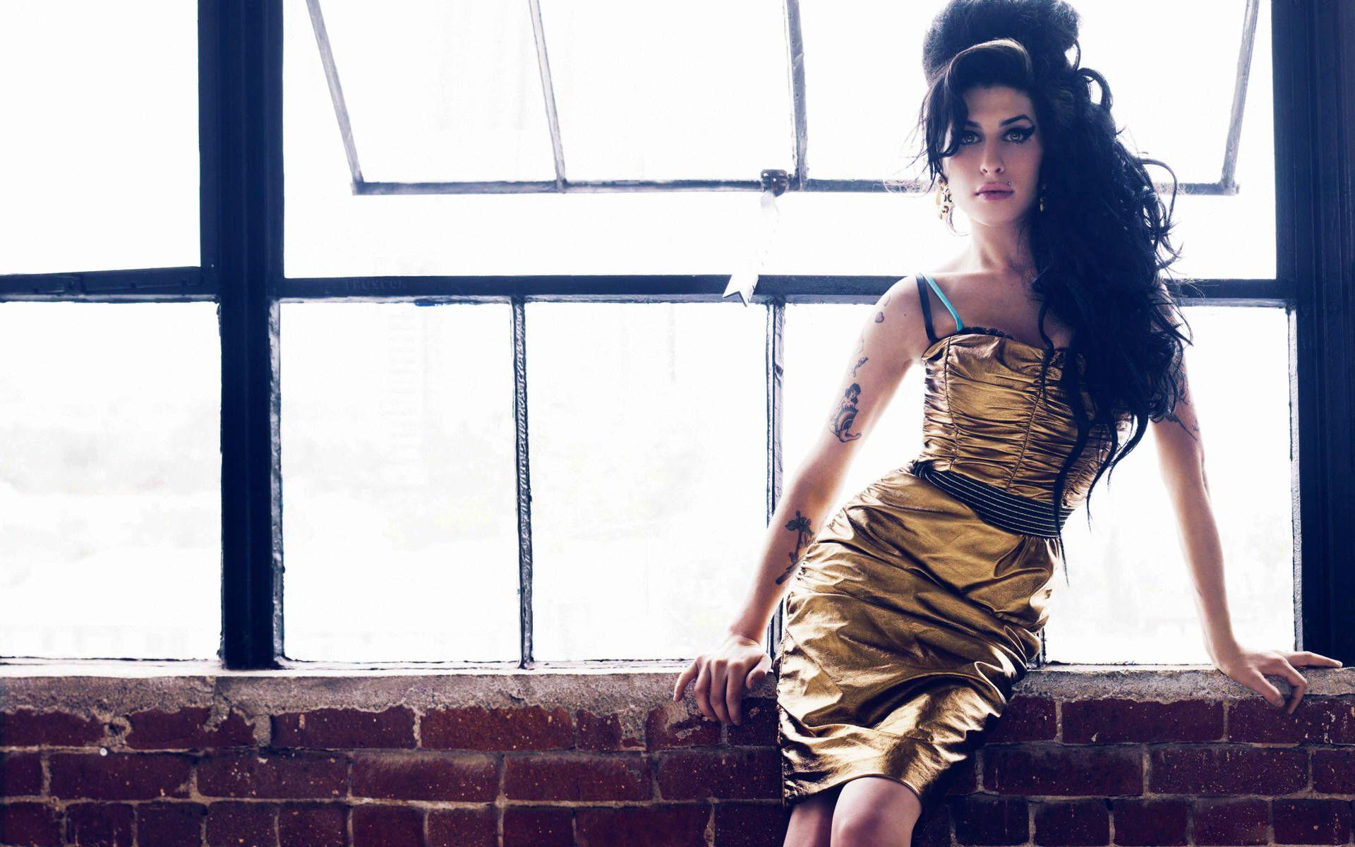 12 HD Amy Winehouse Wallpapers