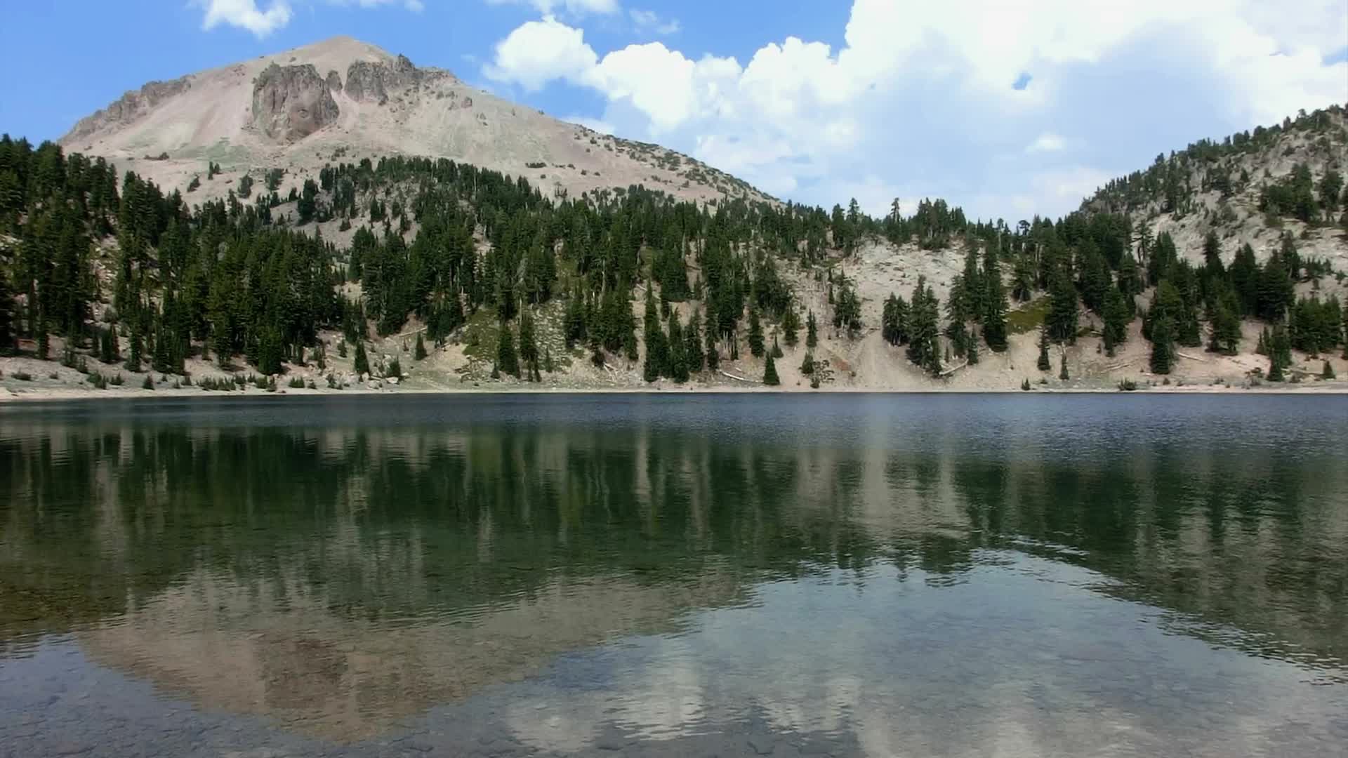 Lassen volcanic national park 30 Lassen Peak and Lake Helen ~ Hi