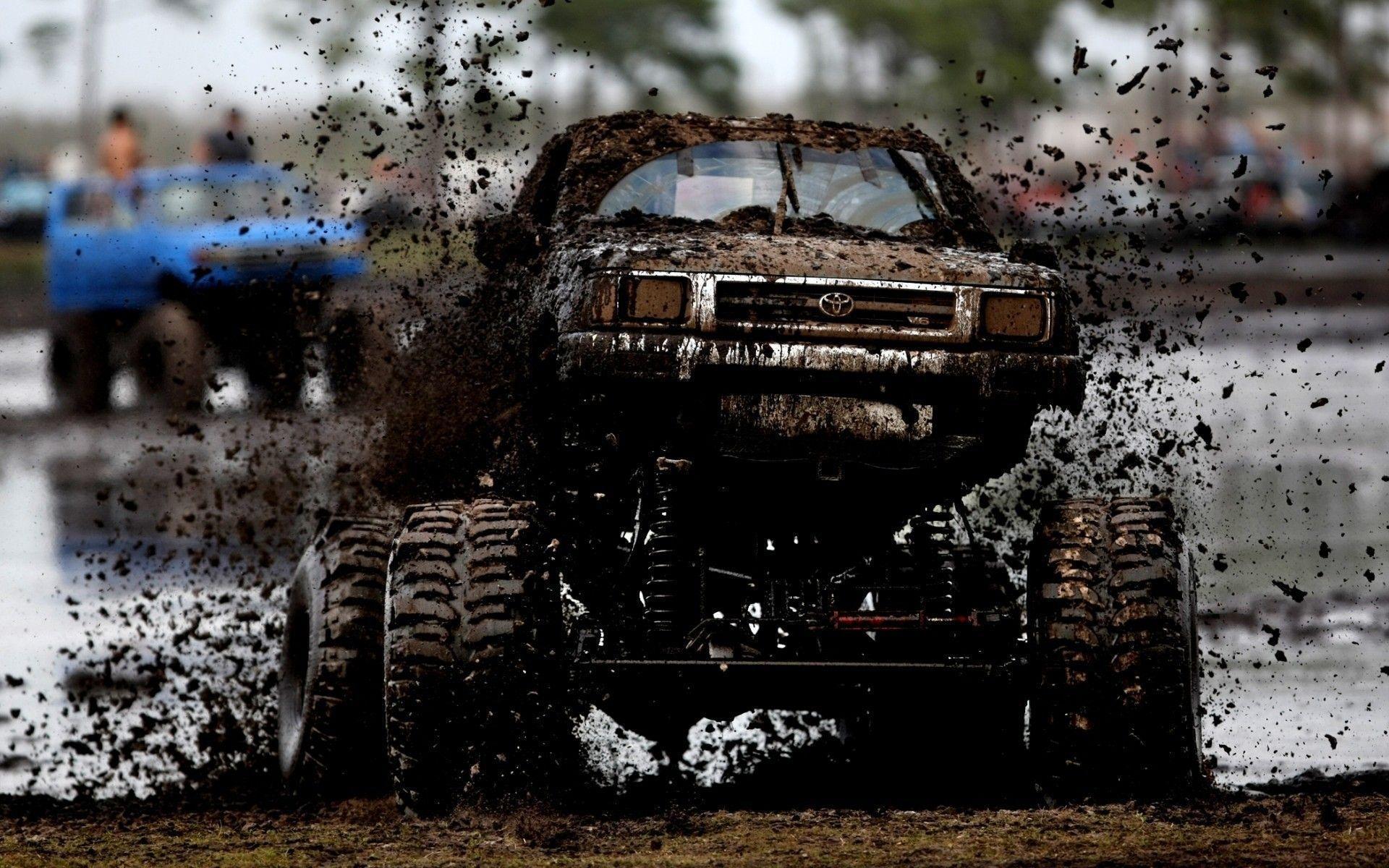 Toyota SUV covered in mud wallpapers and image