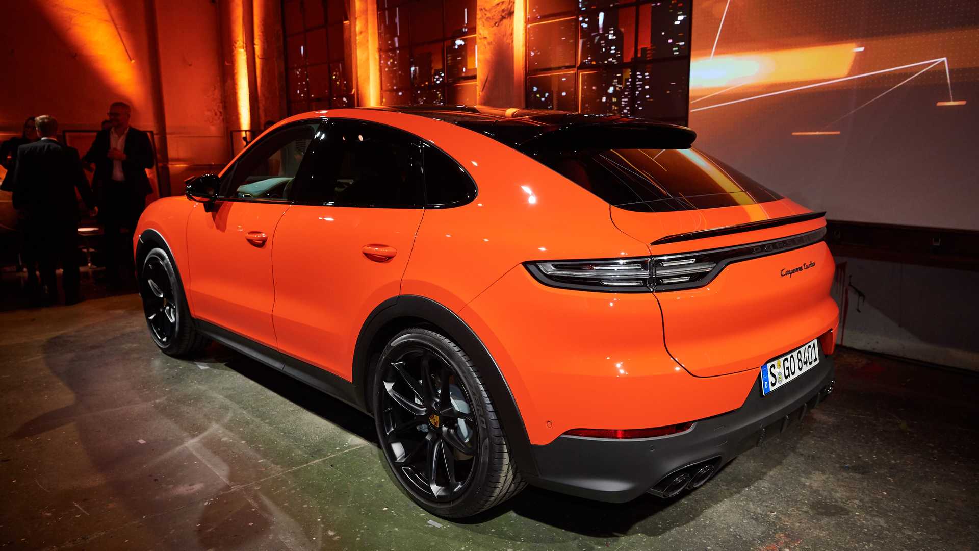 Porsche Cayenne Coupe shows unusual shape in videos, live pics