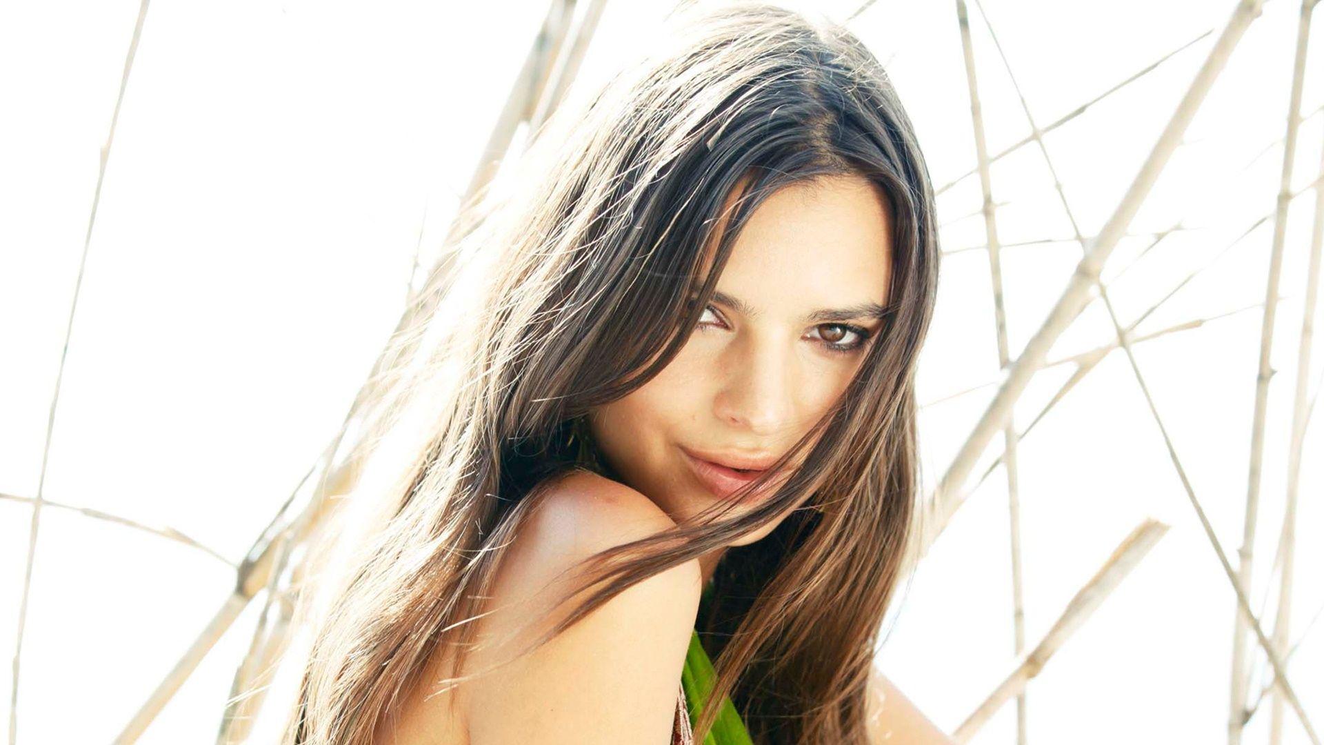 Download Emily Ratajkowski Wallpapers 9196 High