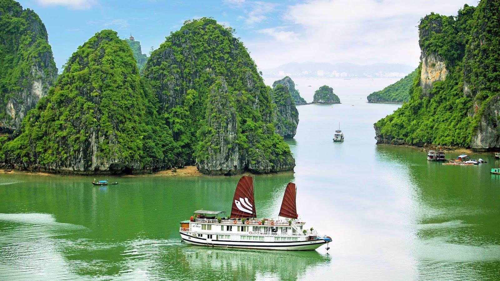 Download Ha Long Bay Wallpapers