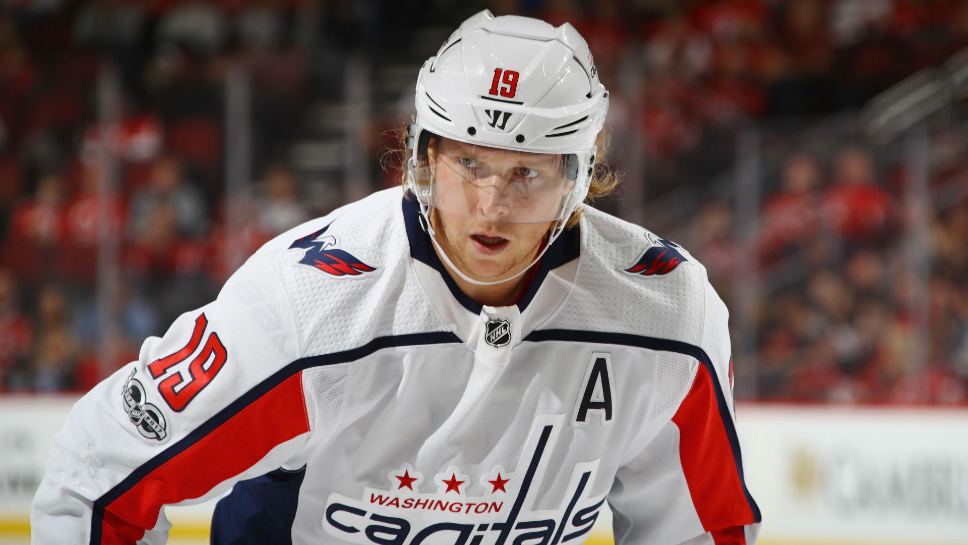 Capitals’ Nicklas Backstrom has a very swollen finger