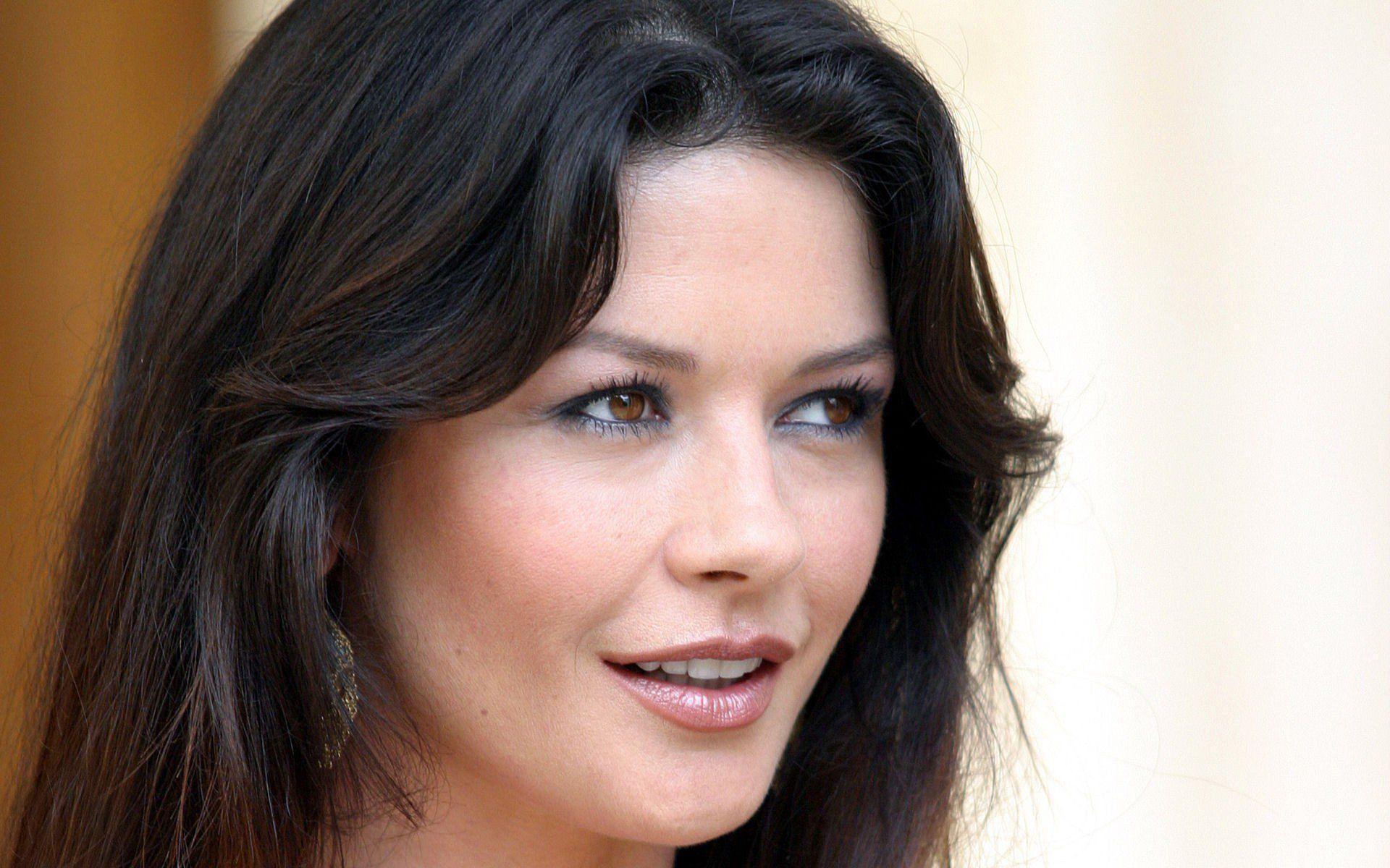 13 HD Catherine Zeta Jones Wallpapers