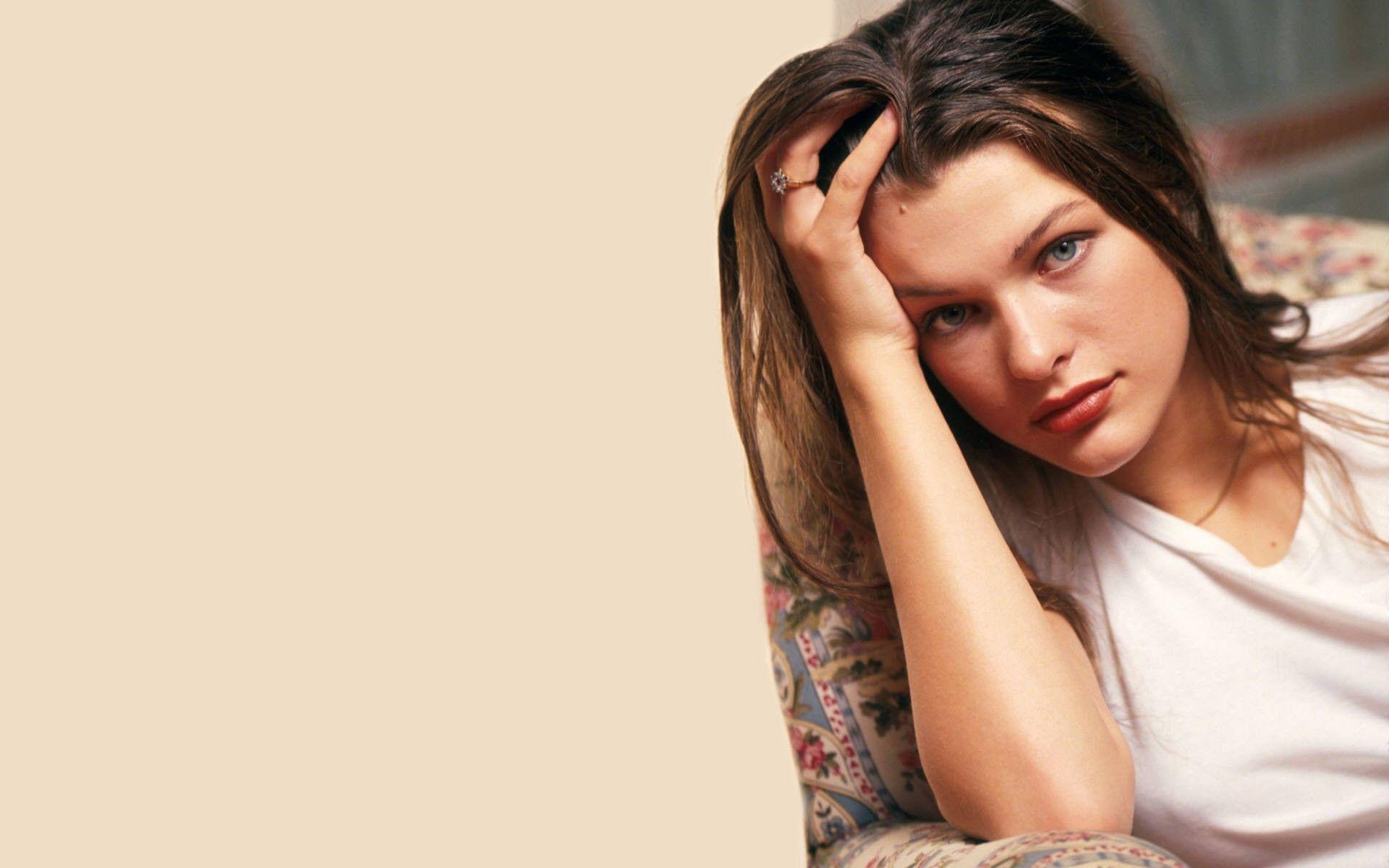 Milla Jovovich Natural widescreen wallpapers