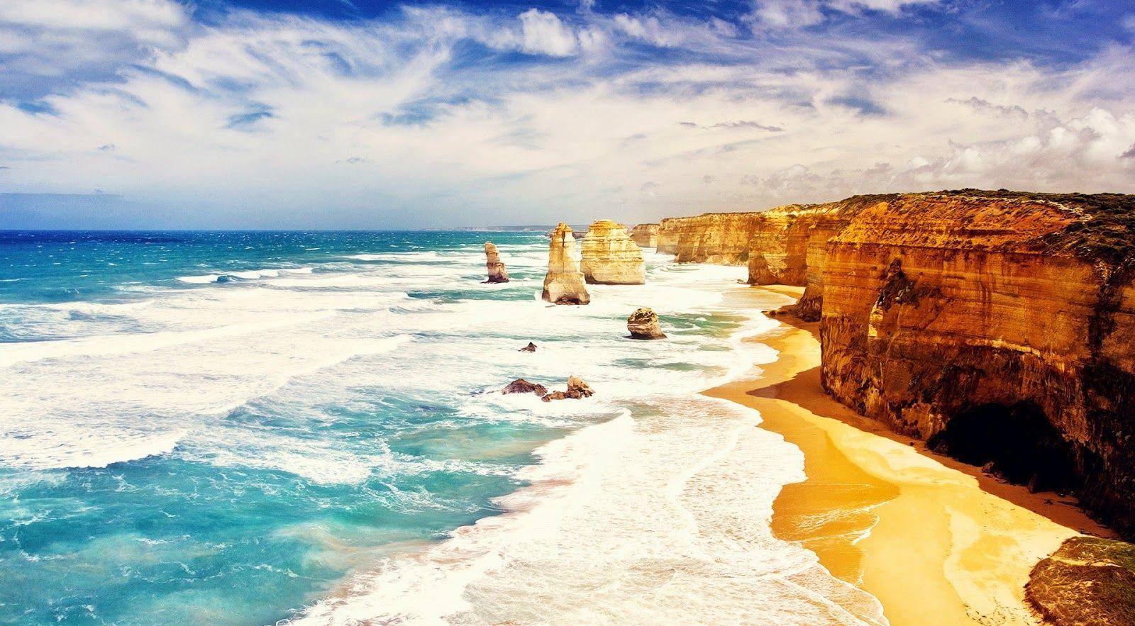 The Twelve Apostles, The Great Ocean Road, Australia.